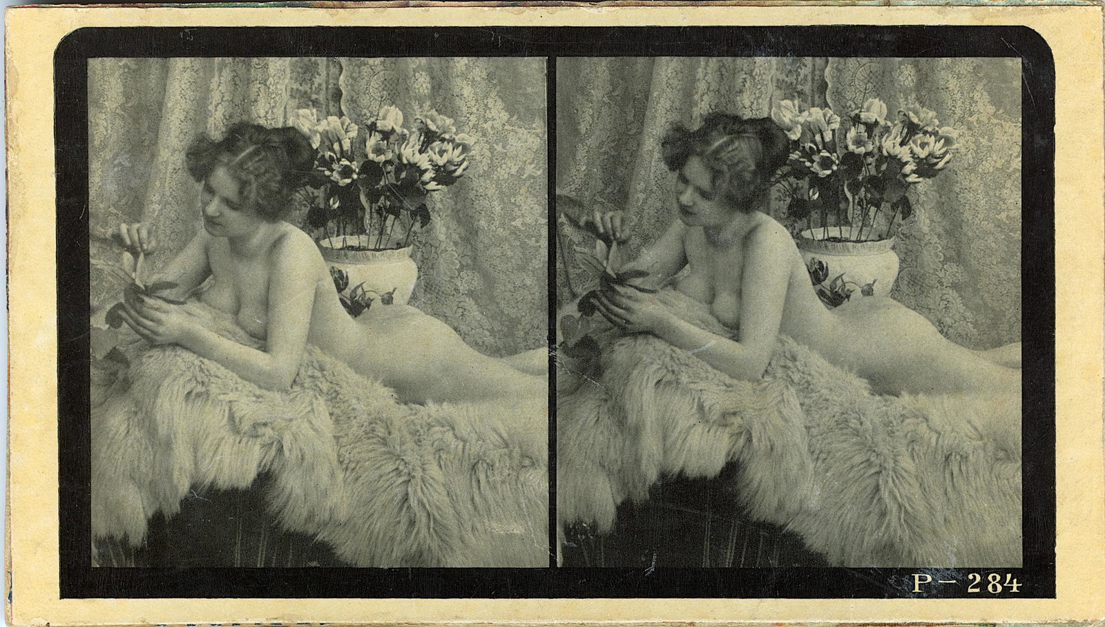 Antique Quality Litho Rare French Stereoview Nude Female: This stereoview is original from the epoch. Antique print on paper, on hard card. Provenance from a collector in France. The dimensions are Approx. 4.25" x 7" ABOUT SHIPPING: This lot is located in Bo