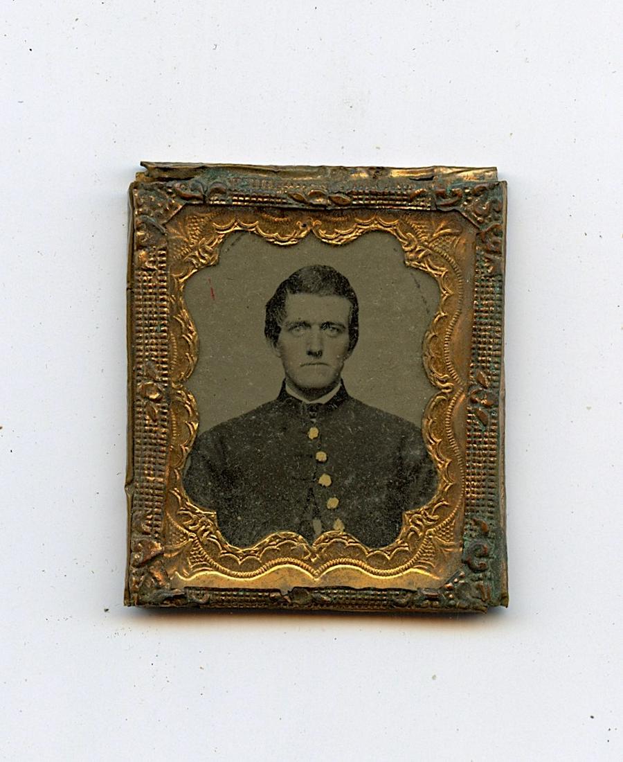 Civil War Era Photo Portrait From Deceased Collector: Antique daguerrotype photo. Provenance from a deceased collector in Maryland. The dimensions are Approx. 1.75" x 1.5" (closed case) This lot is located in Boca Raton, Fl and its shipment will be made 