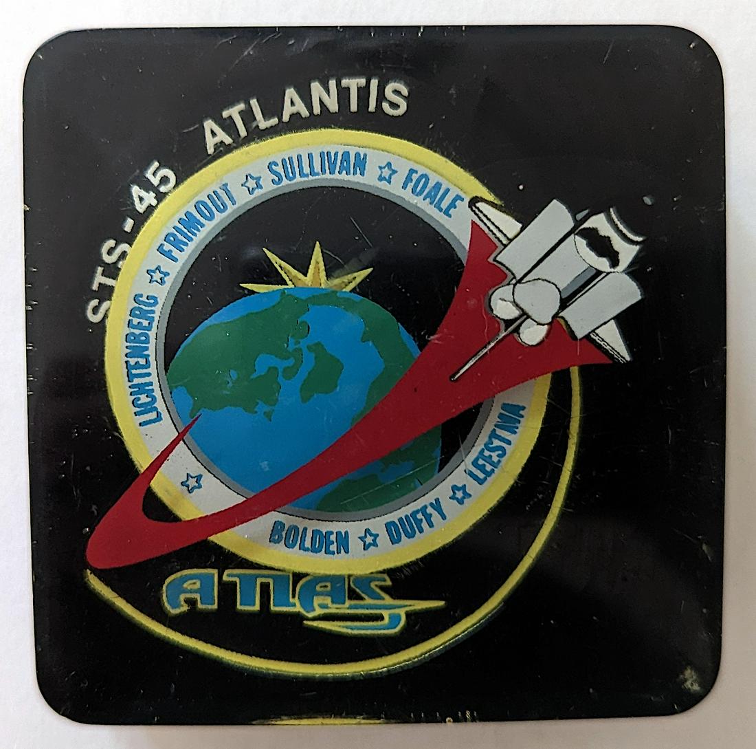 Vintage NASA Paperweight Space ATLANTIS: We have included quality images to show their condition. This lot is located in Boca Raton, Fl and its shipment will be made directly by Artelisted. Shipping insurance is the responsibility of the buy