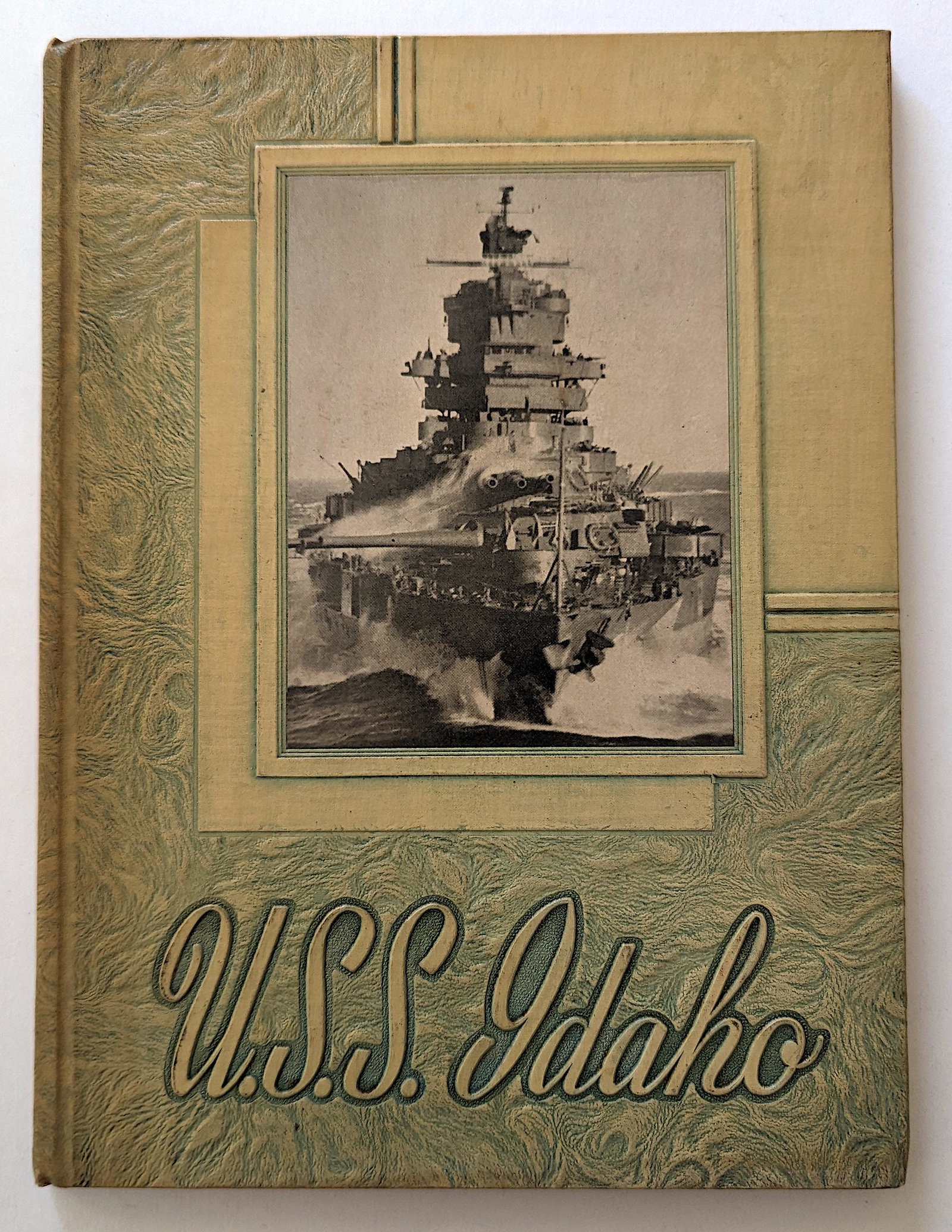 Rare USS Idaho (BB 42) World War II Cruise Book 1941-45: We have included quality images to show their condition. This lot is located in Boca Raton, Fl and its shipment will be made directly by Artelisted. Shipping insurance is the responsibility of the buy