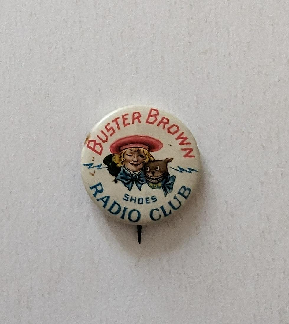Rare 1929 BUSTER BROWN SHOES RADIO CLUB Pin Button: We have included quality images to show their condition. This lot is located in Boca Raton, Fl and its shipment will be made directly by Artelisted. Shipping insurance is the responsibility of the buy