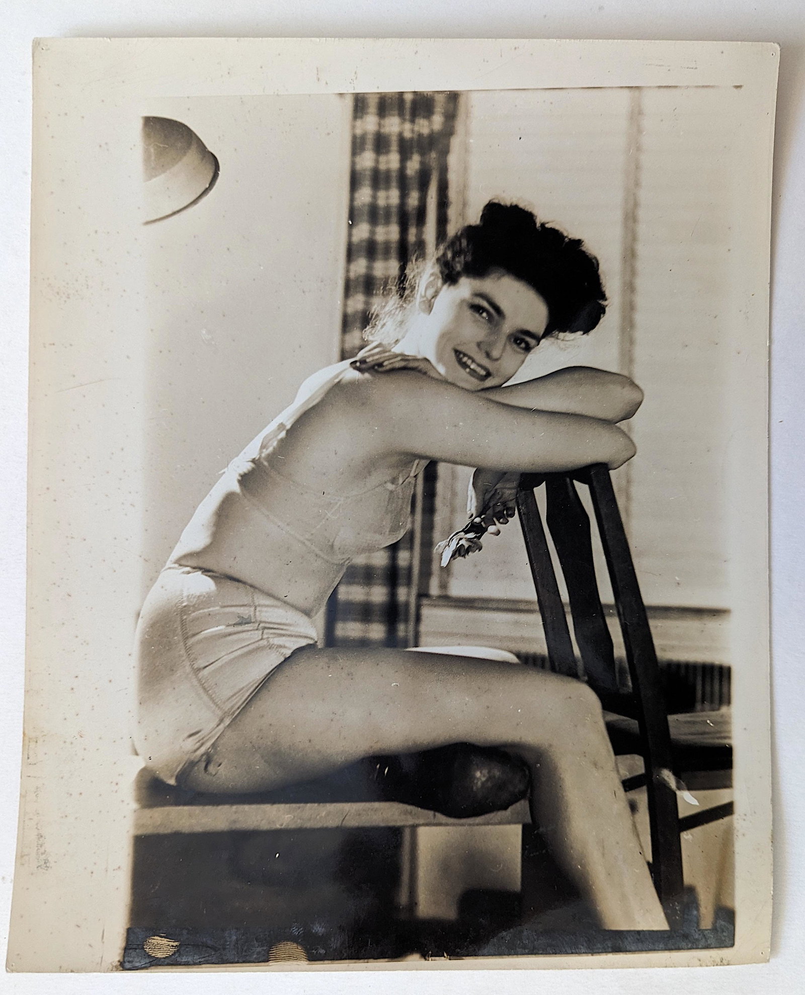 Vintage Pin Up Photo Female: We have included quality images to show their condition.The dimensions are Approx. 8" x 10" . This lot is located in Boca Raton, Fl and its shipment will be made directly by Artelisted. Shipping insur