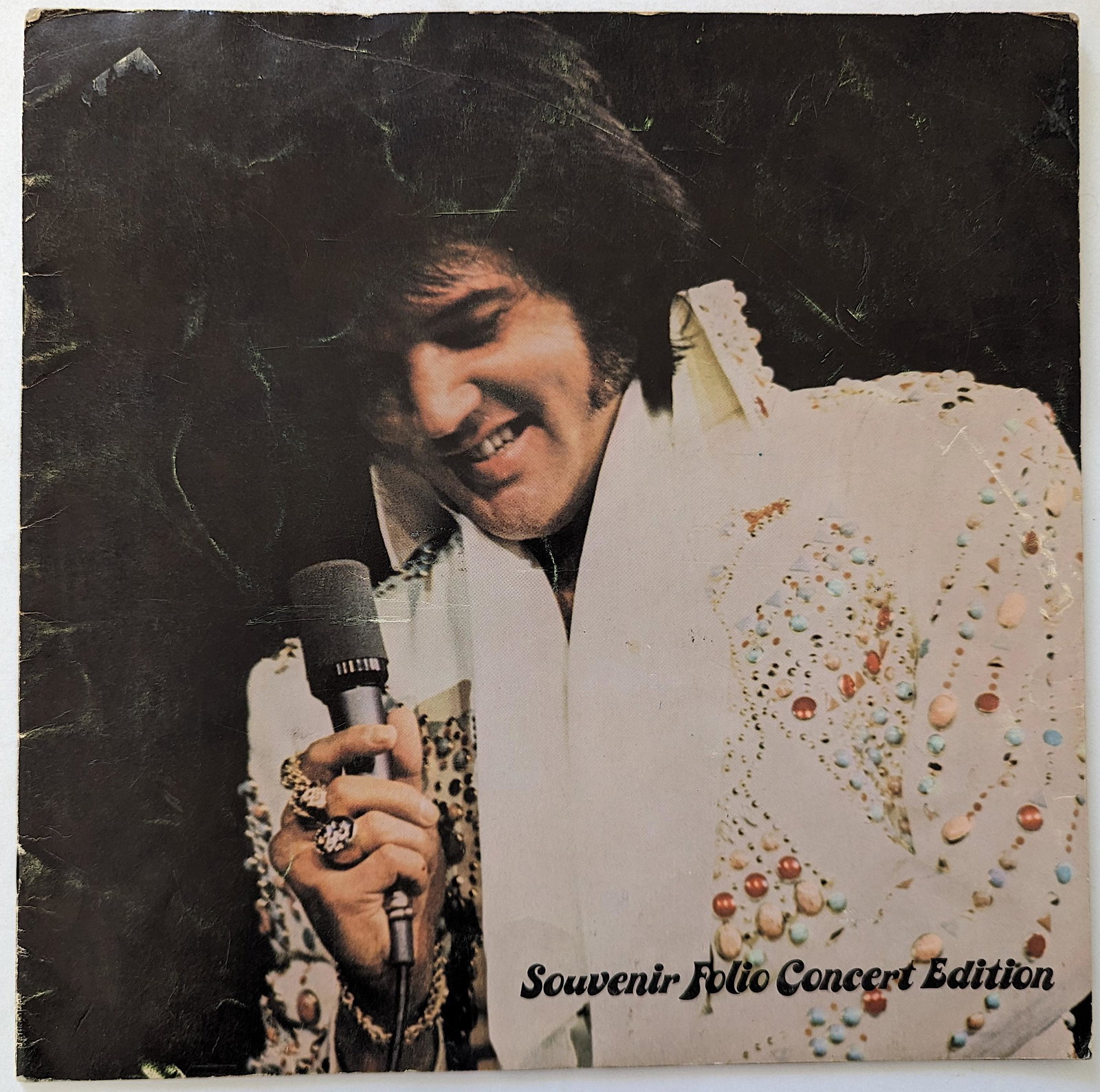 Vintage Elvis Presley Souvenir Folio Concert Las Vegas: We have included quality images to show their condition. This lot is located in Boca Raton, Fl and its shipment will be made directly by Artelisted. Shipping insurance is the responsibility of the buy