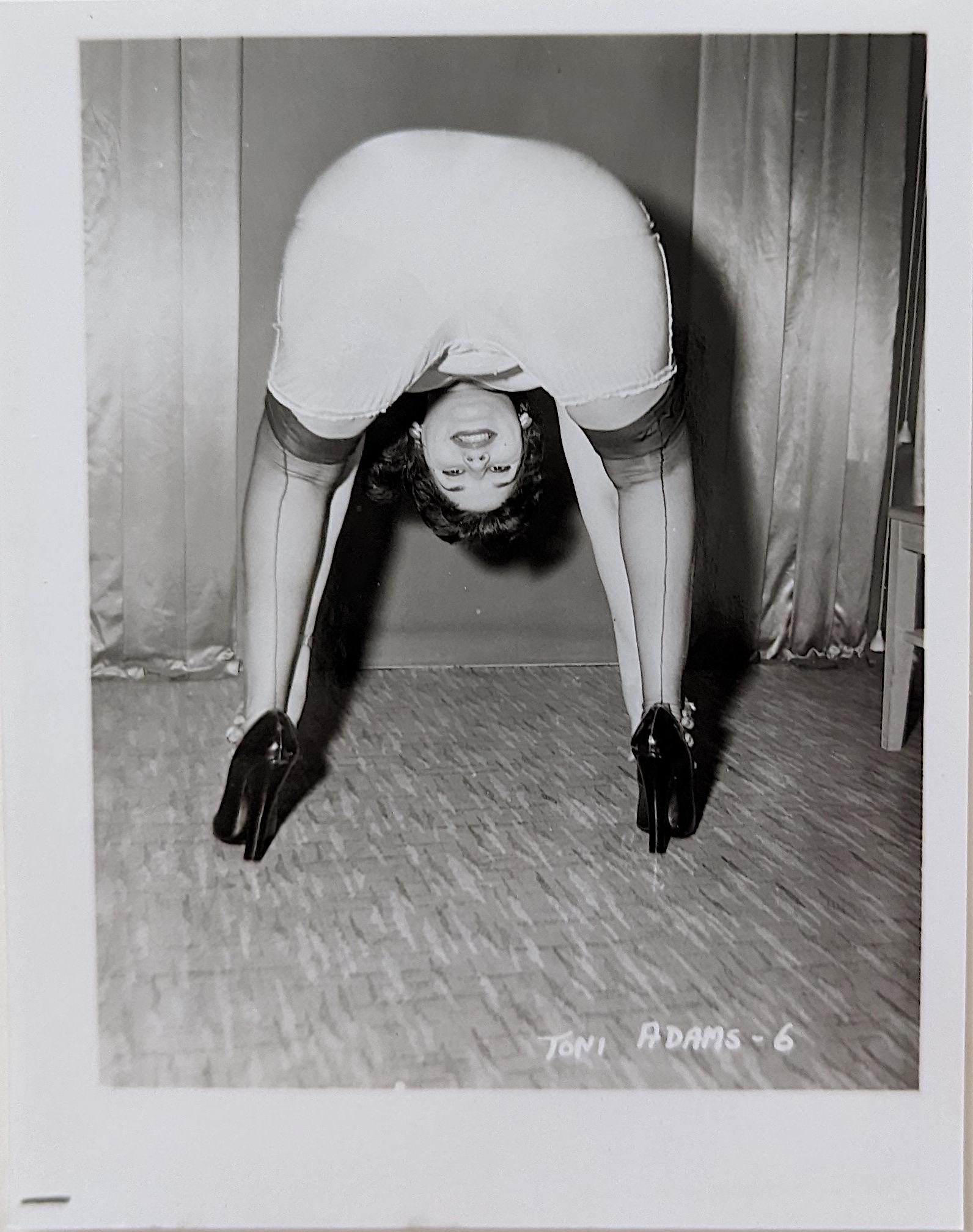 Vintage Very Rare Pin Up Gelatin Photograph Woman 1950s: This original Pin Up 1950s American photo is coming from a collector in New Orleans. The dimensions are Approx. 5" x 4" (small variances can occur). ABOUT SHIPPING: This lot is located in Boca Raton, 