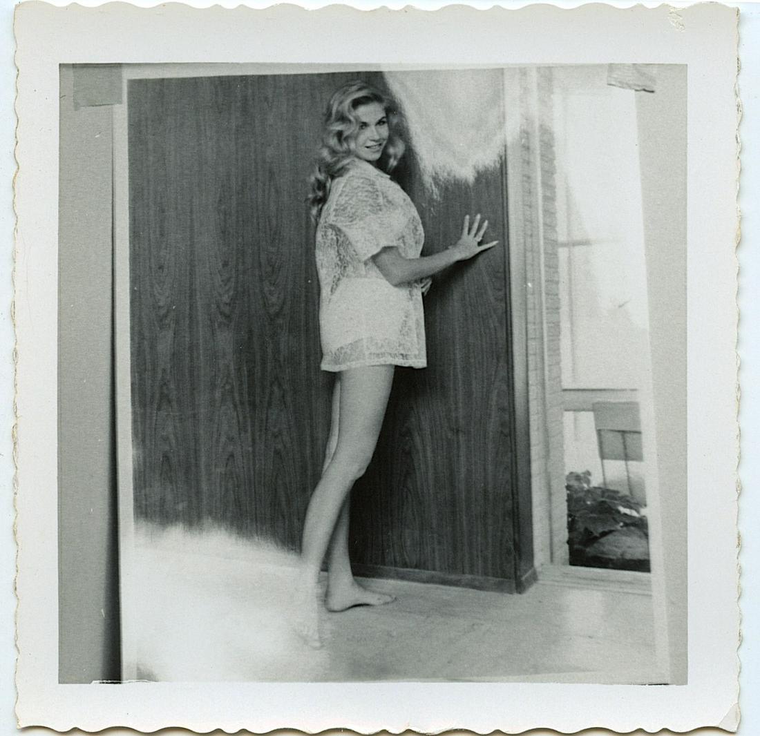 Vintage Photo Pin Up From Archives of BUNNY YEAGER: This lot is coming from Bunny Yeager's estate/archives. Linnea Eleanor "Bunny" Yeager (March 13, 1929 - May 24, 2014) was an American photographer and pin-up model. She met Bettie Page in 1954, and to