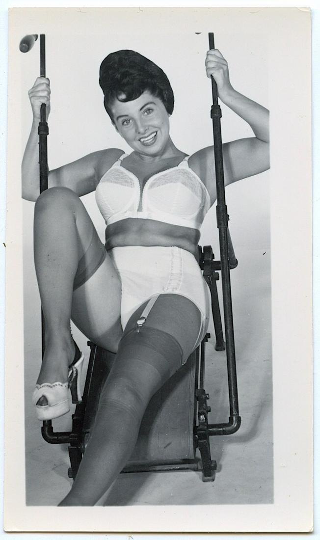 Vintage Photo Pin Up From Archives of BUNNY YEAGER: This lot is coming from Bunny Yeager's estate/archives. Linnea Eleanor "Bunny" Yeager (March 13, 1929 - May 24, 2014) was an American photographer and pin-up model. She met Bettie Page in 1954, and to