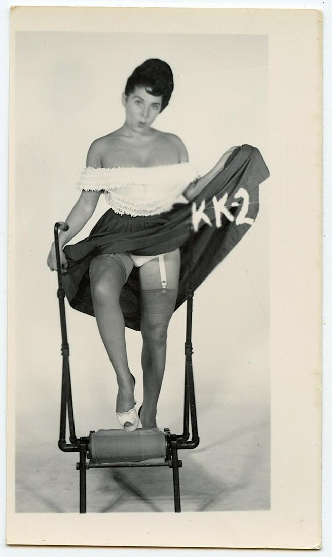 Vintage Photo Pin Up From Archives of BUNNY YEAGER: This lot is coming from Bunny Yeager's estate/archives. Linnea Eleanor "Bunny" Yeager (March 13, 1929 - May 24, 2014) was an American photographer and pin-up model. She met Bettie Page in 1954, and to