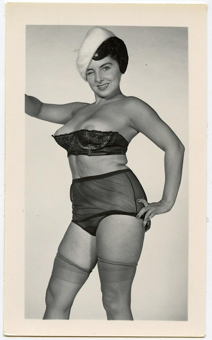 Vintage Photo Pin Up From Archives of BUNNY YEAGER: This lot is coming from Bunny Yeager's estate/archives. Linnea Eleanor "Bunny" Yeager (March 13, 1929 - May 24, 2014) was an American photographer and pin-up model. She met Bettie Page in 1954, and to
