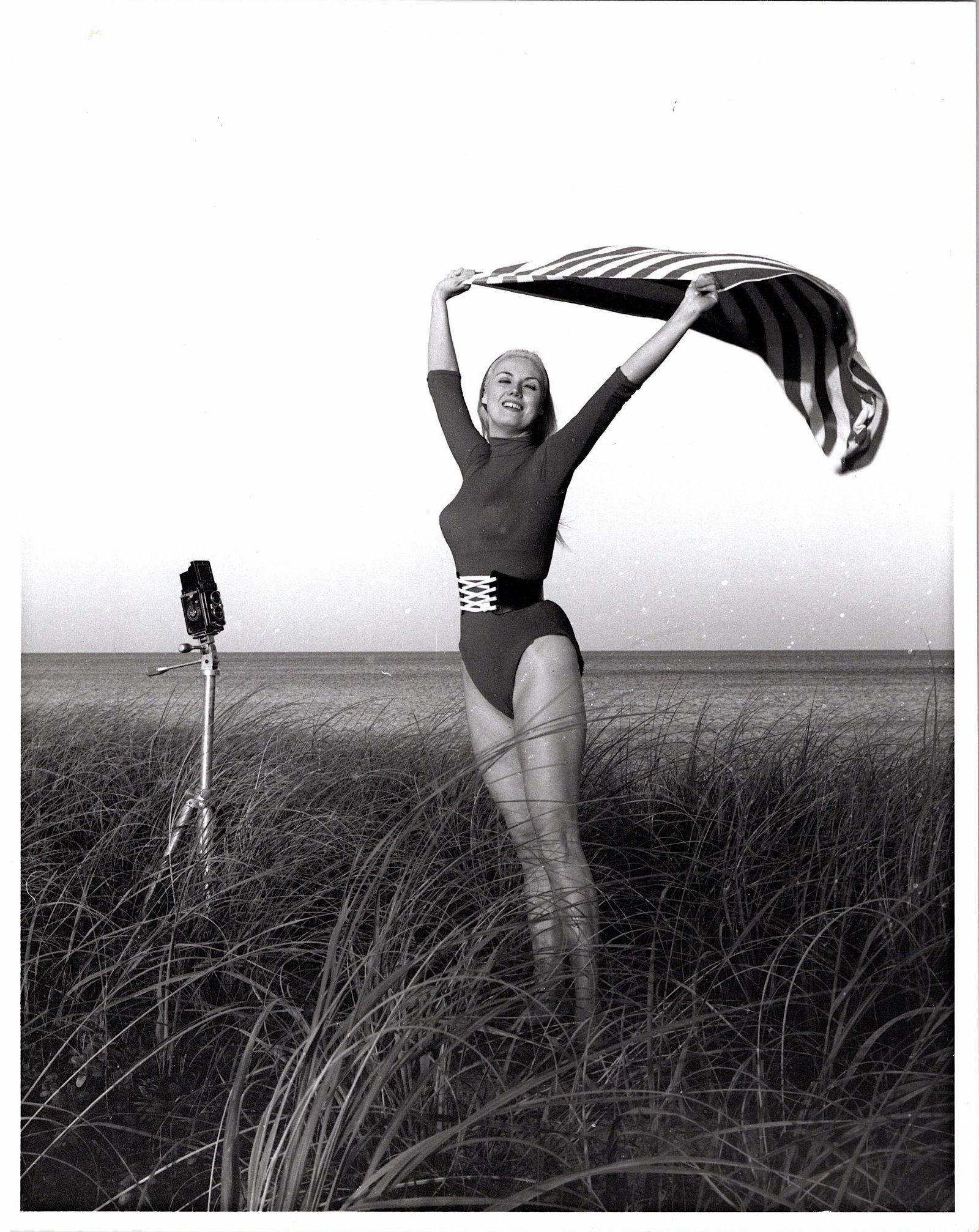 Vintage Photo BUNNY YEAGER Historical American Pin UP: This lot is coming from Bunny Yeager's estate/archives. Linnea Eleanor "Bunny" Yeager (March 13, 1929 - May 24, 2014) was an American photographer and pin-up model. She met Bettie Page in 1954, and to