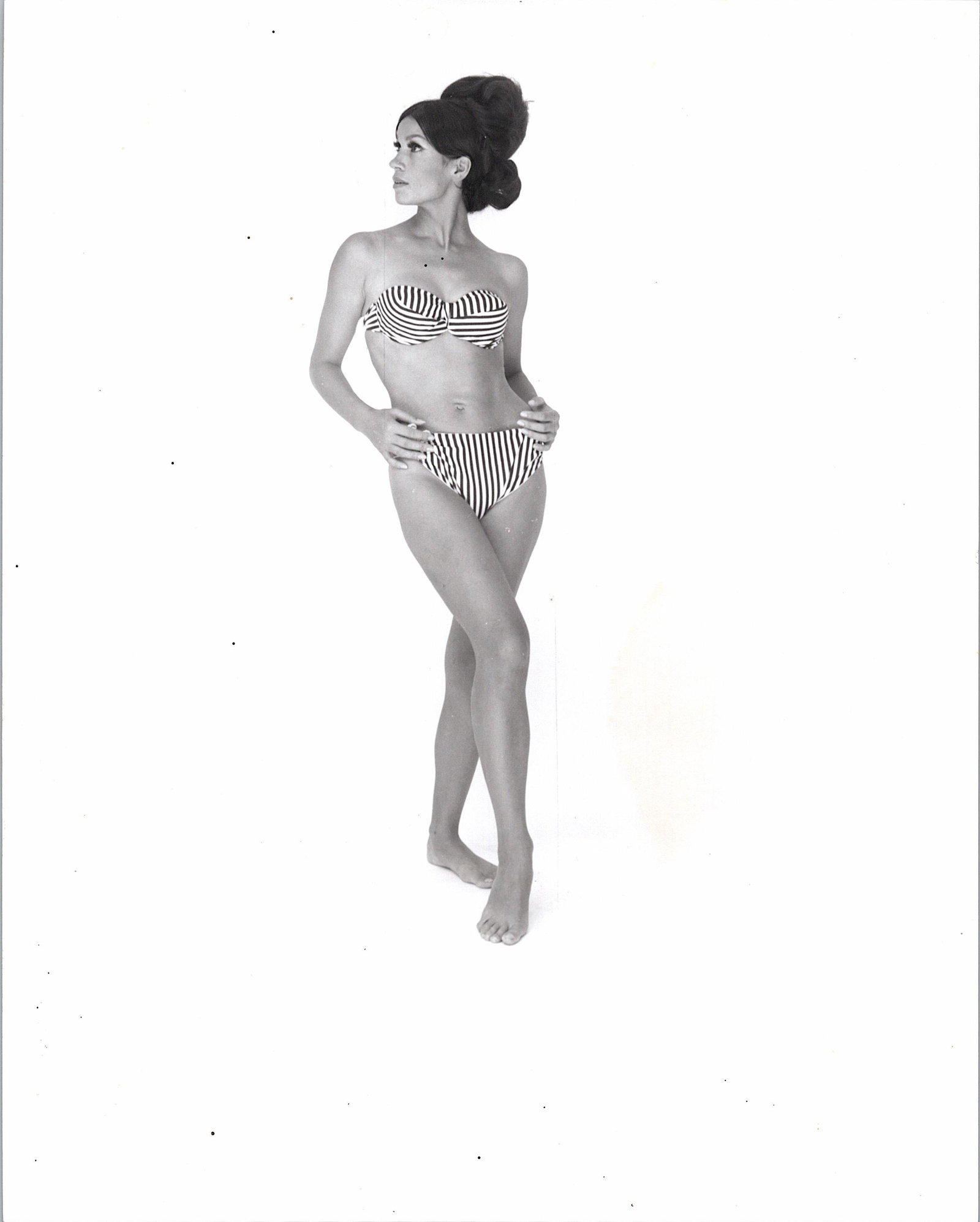 Vintage Photo BUNNY YEAGER Historical American Pin UP: This lot is coming from Bunny Yeager's estate/archives. Linnea Eleanor "Bunny" Yeager (March 13, 1929 - May 24, 2014) was an American photographer and pin-up model. She met Bettie Page in 1954, and to