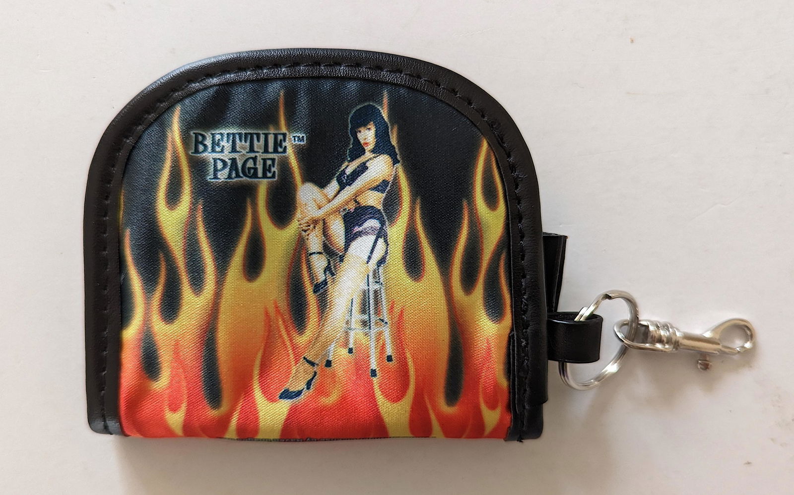Scarce Keychain Holder BETTIE PAGE Pin Up: This lot is coming from Bunny Yeager's estate/archives. Linnea Eleanor "Bunny" Yeager (March 13, 1929 - May 24, 2014) was an American photographer and pin-up model. She met Bettie Page in 1954, and to