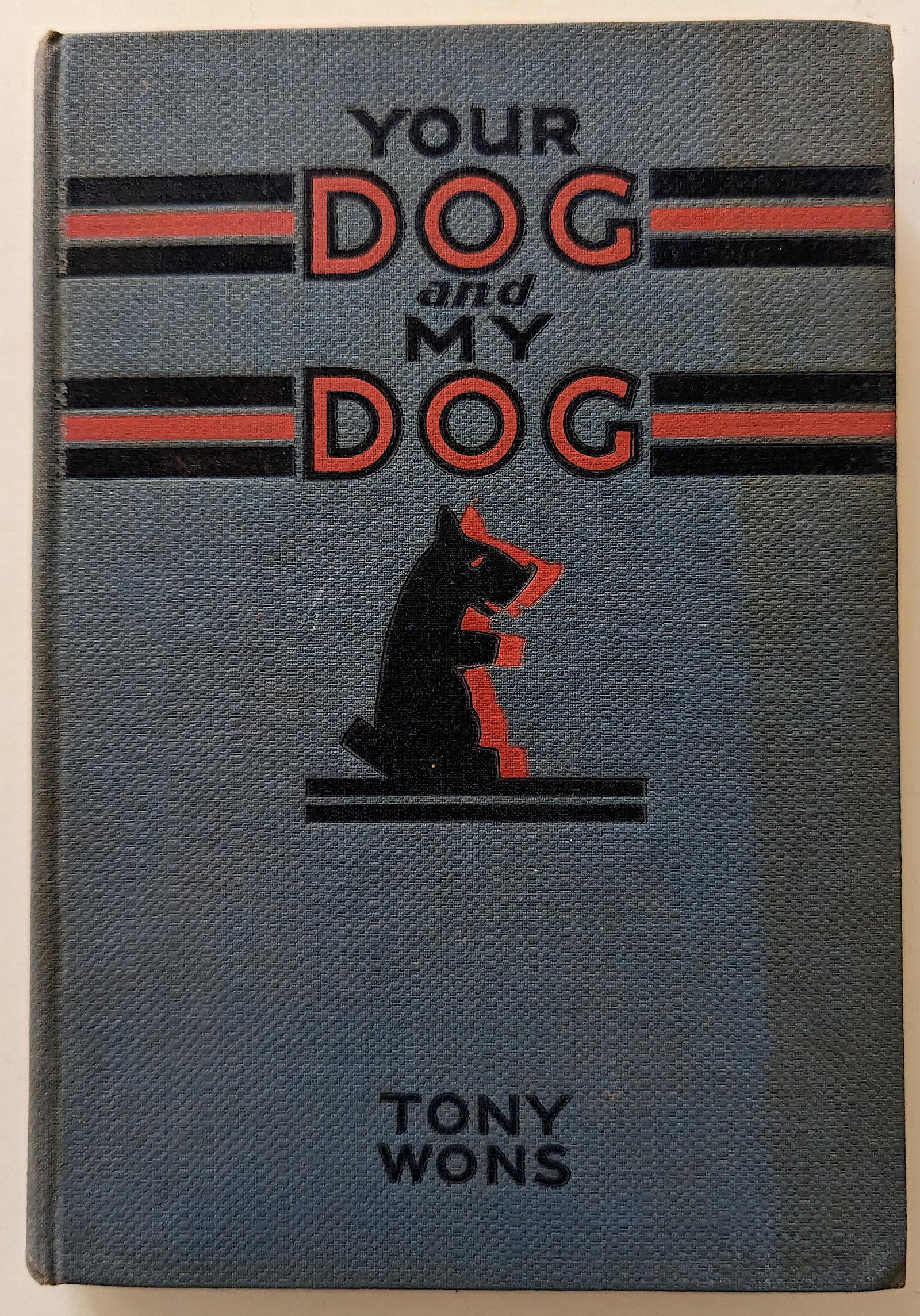 Vintage Book Your Dog and My Dog by Tony Wons: The provenance of this book is from a WWII veteran collector in Georgia. ABOUT SHIPPING: This lot is located in Boca Raton, Fl and its shipment will be made directly by Artelisted. Shipping insurance 