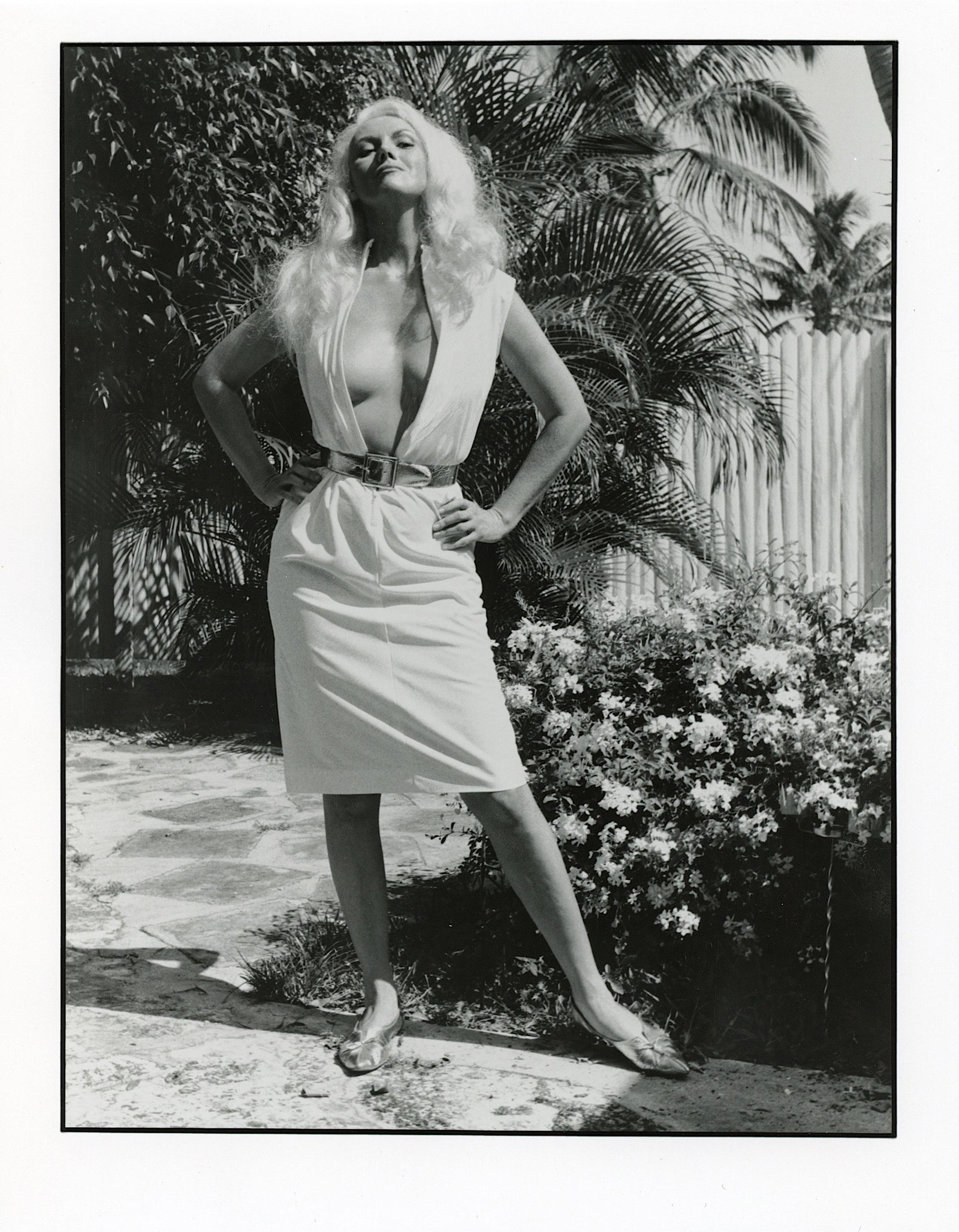 Vintage Photo BUNNY YEAGER Historical American Pin UP: Bunny Yeager self photo. This lot is coming from Bunny Yeager's estate/archives. Linnea Eleanor "Bunny" Yeager (March 13, 1929 - May 24, 2014) was an American photographer and pin-up model. She met Be