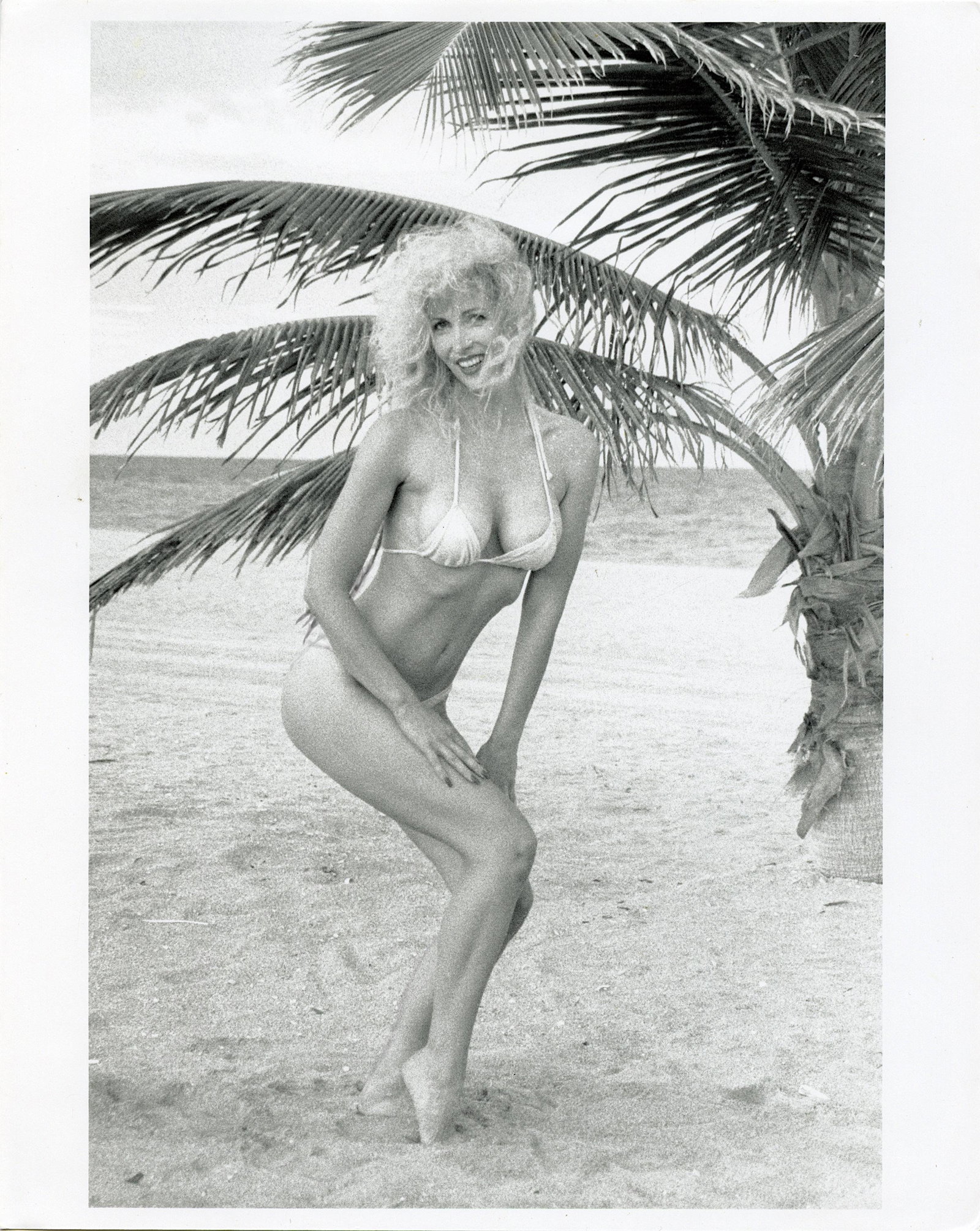 Vintage Photo BUNNY YEAGER Historical American Pin UP: Model Terry Tver. Bunny Yeager self photo. This lot is coming from Bunny Yeager's estate/archives. Linnea Eleanor "Bunny" Yeager (March 13, 1929 - May 24, 2014) was an American photographer and pin-up