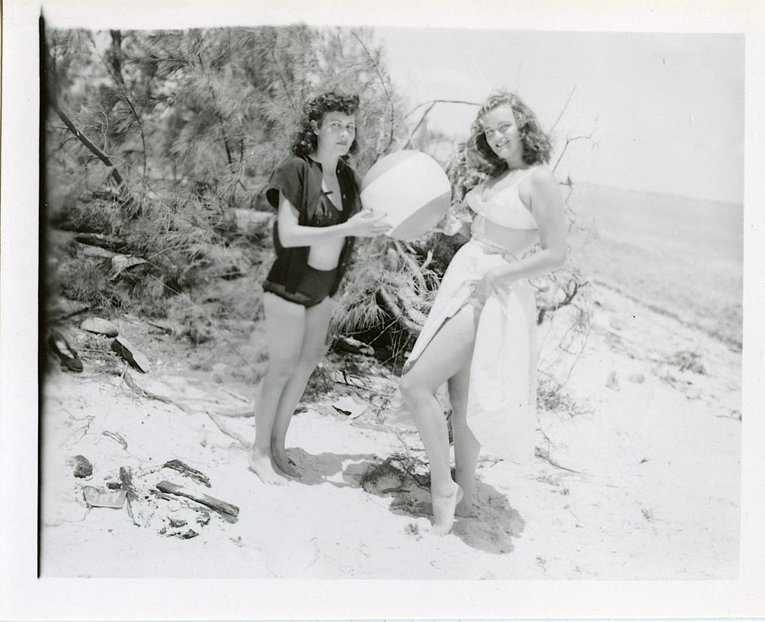 Original Vintage Pin Up Photograph from 1950s 4" x 5": This lot is coming from Bunny Yeager's estate/archives. Linnea Eleanor "Bunny" Yeager (March 13, 1929 - May 24, 2014) was an American photographer and pin-up model. She met Bettie Page in 1954, and to