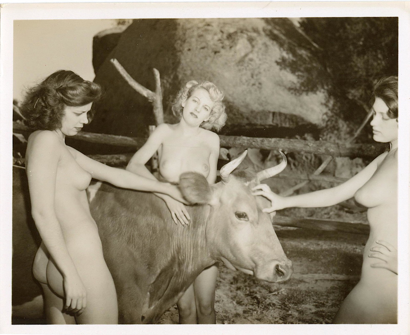 Original Vintage Pin Up Photograph from 1950s 4" x 5": This lot is coming from Bunny Yeager's estate/archives. Linnea Eleanor "Bunny" Yeager (March 13, 1929 - May 24, 2014) was an American photographer and pin-up model. She met Bettie Page in 1954, and to