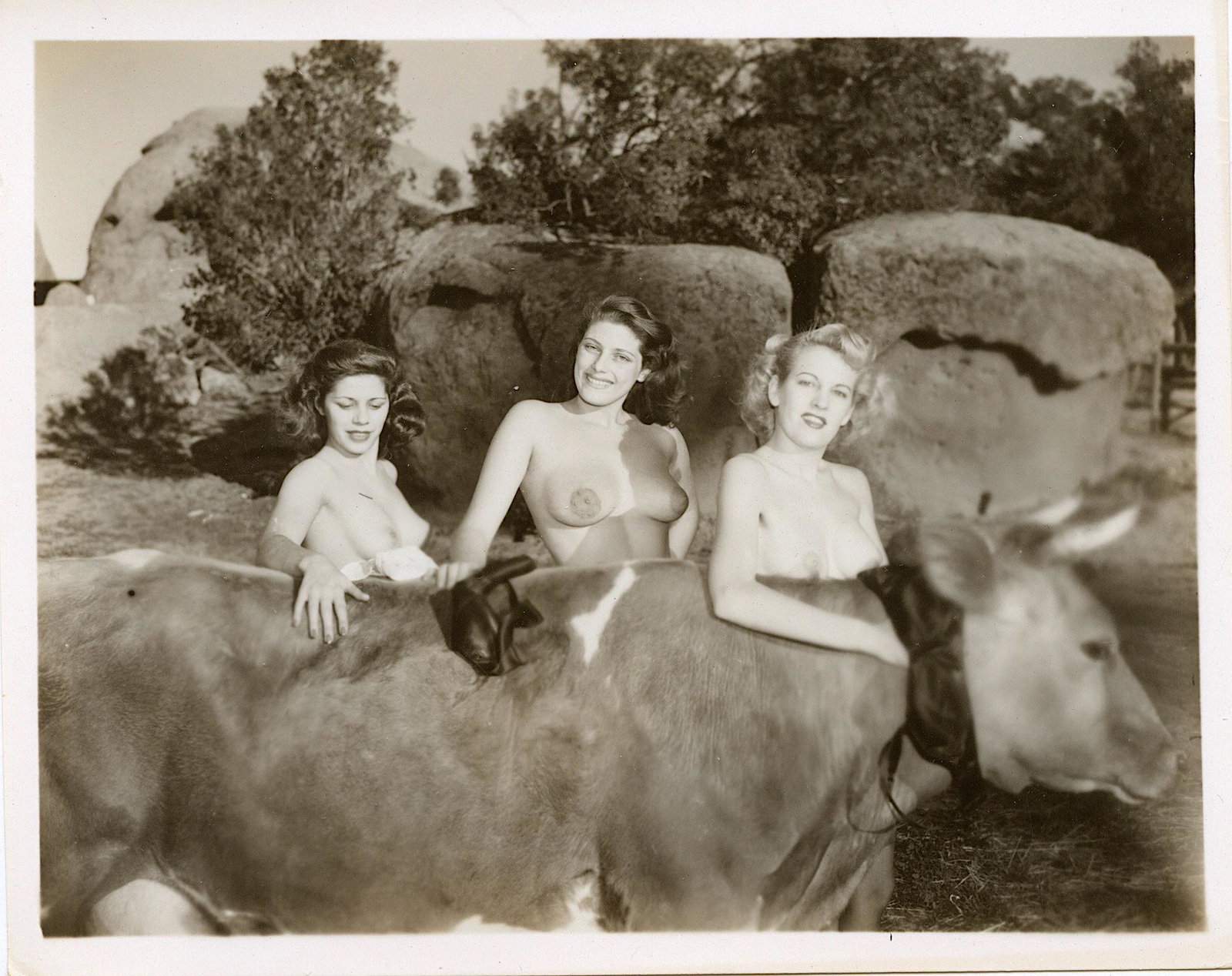 Original Vintage Pin Up Photograph from 1950s 4" x 5": This lot is coming from Bunny Yeager's estate/archives. Linnea Eleanor "Bunny" Yeager (March 13, 1929 - May 24, 2014) was an American photographer and pin-up model. She met Bettie Page in 1954, and to