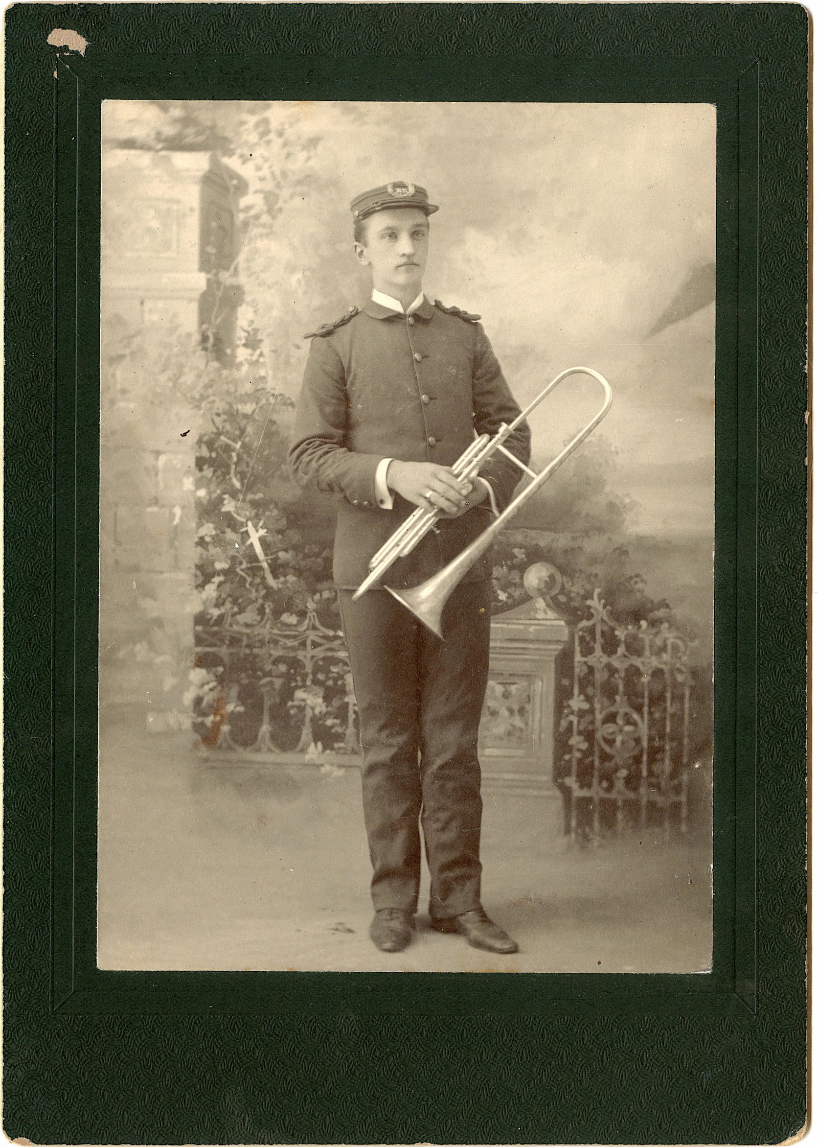 Cabinet Photo Military Music Band American Indian War: Provenance: from a deceased collector in Miami. We have included quality images to show their condition. The dimensions are Approx. 7.5" x 5.25". This lot is located in Boca Raton, Fl and its shipment