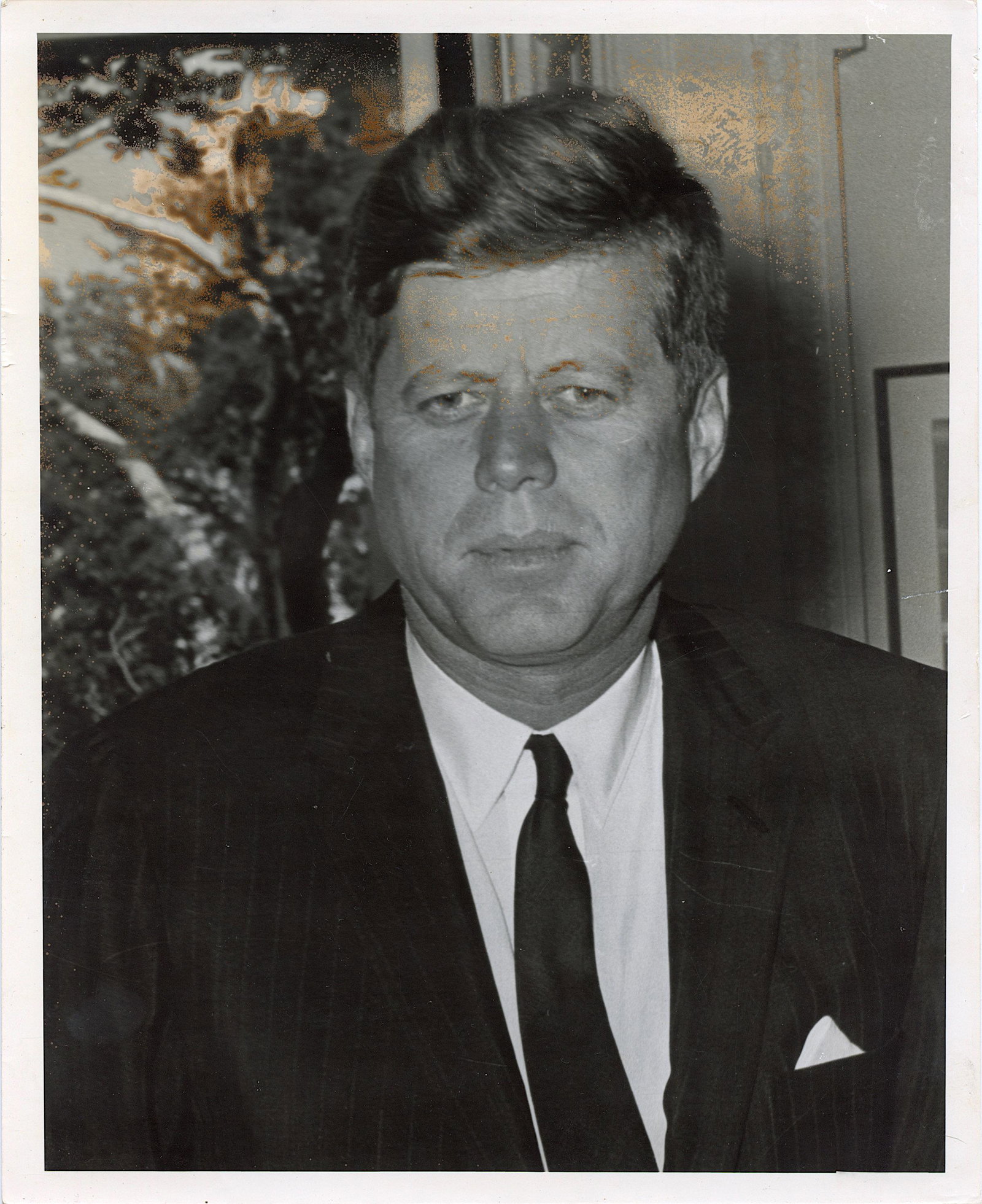 Vintage Kodak Photo President JOHN F. KENNEDY: The lots offered in this sale come to us from three estates of deceased American collectors. We are specifying: 1. The mediums (es. original hand painted, prints). 2. The signature we were able to dec