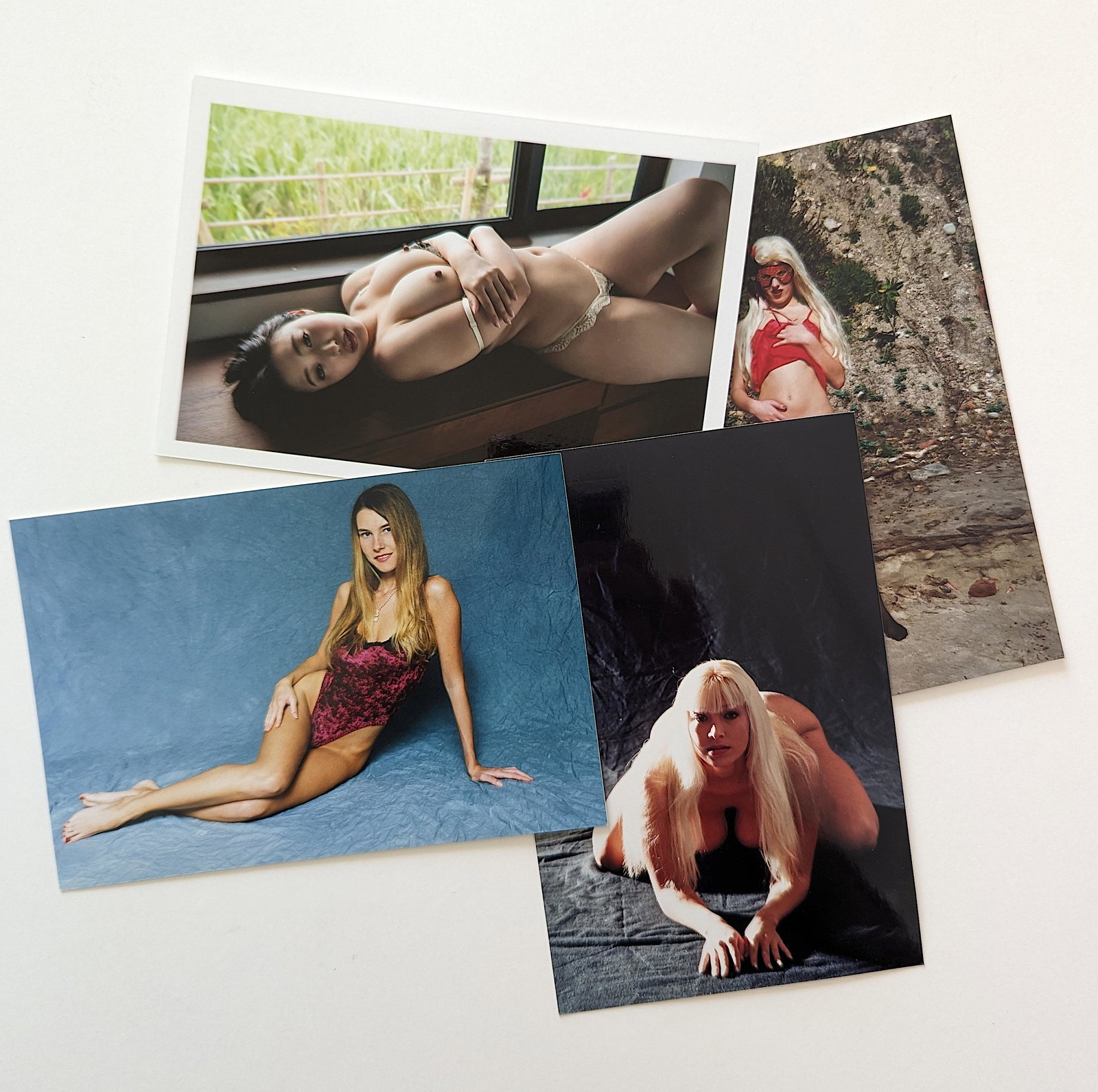 Original Set of 4 Pin Up Models Photographs BUNNY YEAGER 6 x 4: This lot is coming from Bunny Yeager's estate/archives. Linnea Eleanor "Bunny" Yeager (March 13, 1929 - May 24, 2014) was an American photographer and pin-up model. She met Bettie Page in 1954, and to