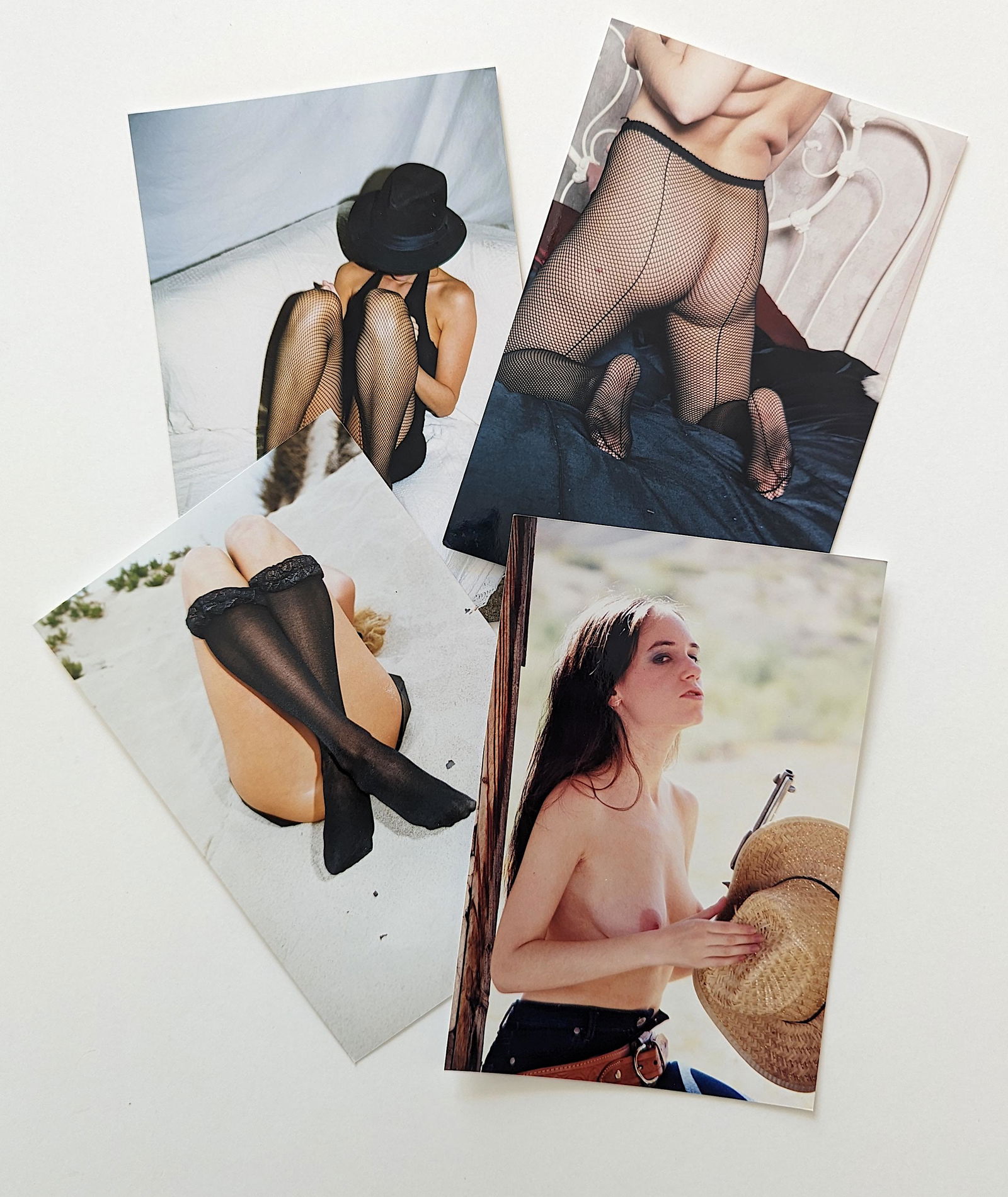 Original Set of 4 Pin Up Models Photographs BUNNY YEAGER 6 x 4: This lot is coming from Bunny Yeager's estate/archives. Linnea Eleanor "Bunny" Yeager (March 13, 1929 - May 24, 2014) was an American photographer and pin-up model. She met Bettie Page in 1954, and to