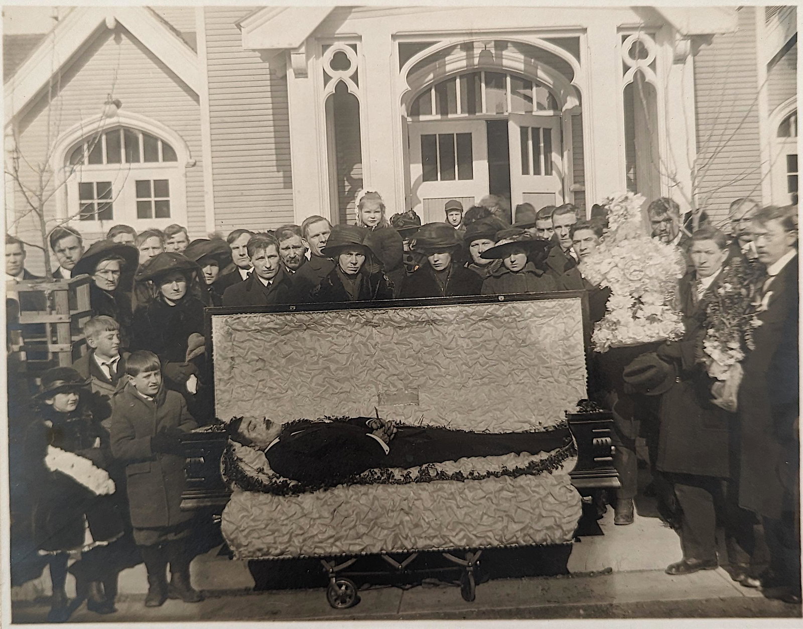 Antique Cabinet Photo Funeral to be Identified: The provenance of this item is from a WWII veteran collector in Georgia. The photo dimensions are Approx. 8" x 10". This lot is located in Boca Raton, Fl and its shipment will be made directly by Arte