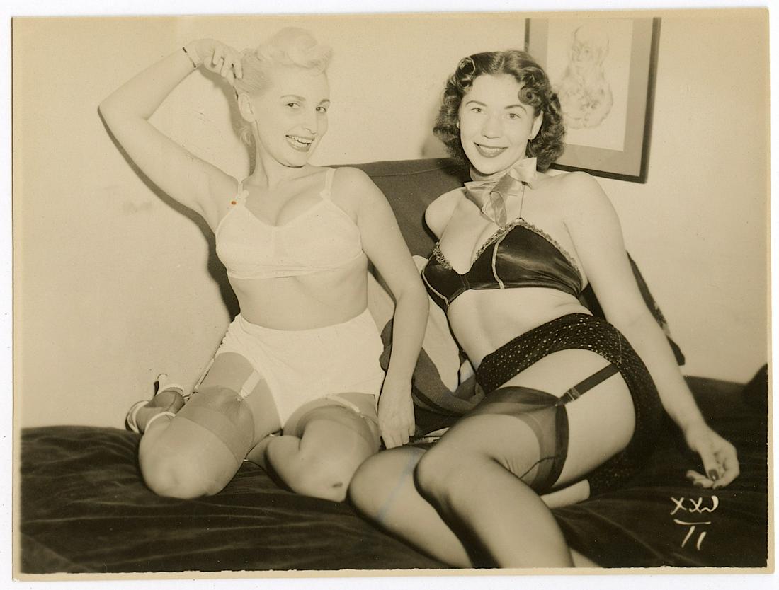 Vintage Pin Up Real Photo Nude Women, 1940s: Provenance: from a collector in Los Angeles, CA. The dimensions are Approx. 4.75"x 3.75" (small variances can occur).br/> This lot is located in Boca Raton, Fl and its shipment will be made directly b