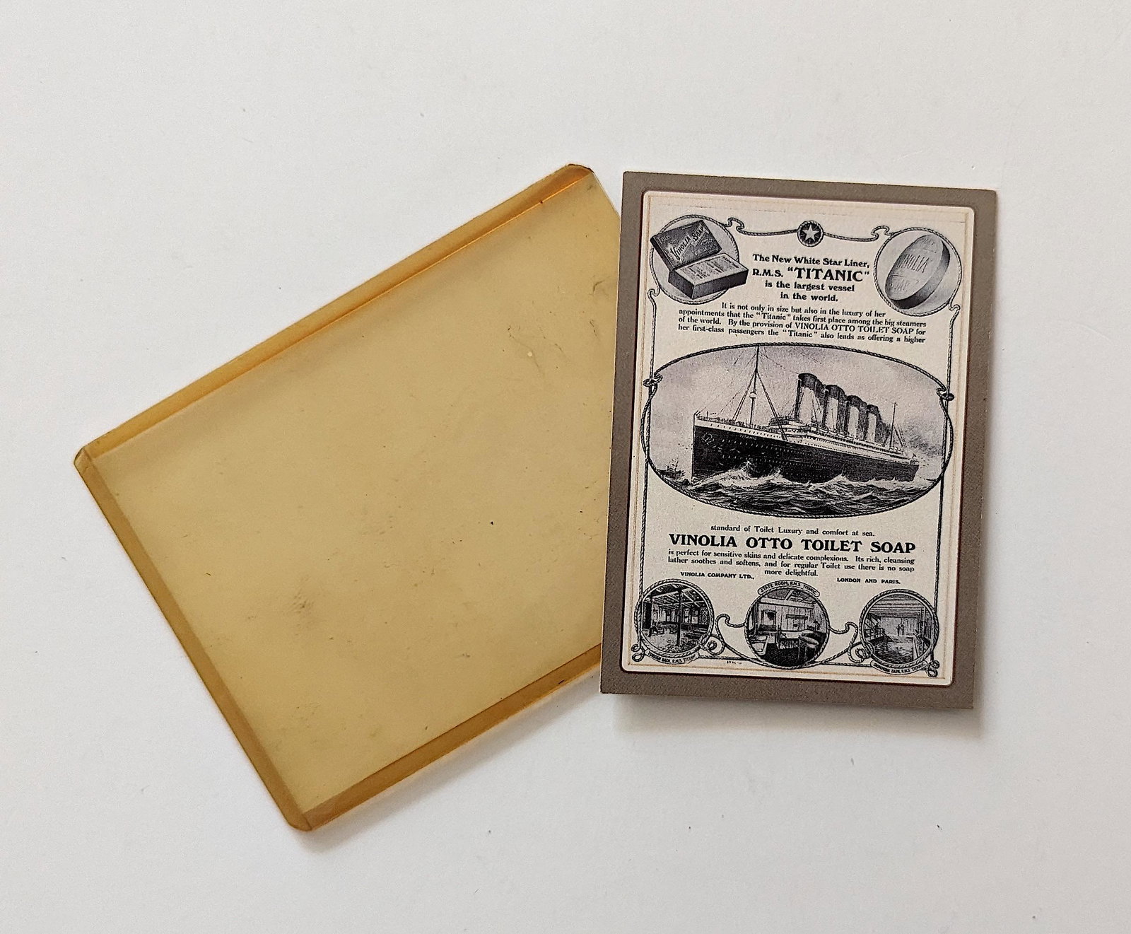 Promotional Card Titanic by Dart Flicards, 1998: This lot is located in Boca Raton, Fl and its shipment will be made directly by Artelisted. Shipping insurance is the responsibility of the buyer. Ask us if you want to add insurance cost. Note that i