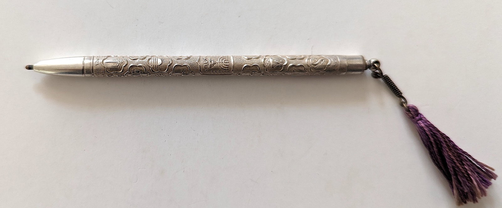Antique Sterling Silver 925 Art Nouveau Pen: This beautiful pen is Approx. 4.5" long. This lot is located in Boca Raton, Fl and its shipment will be made directly by Artelisted. Shipping insurance is the responsibility of the buyer. Ask us if yo