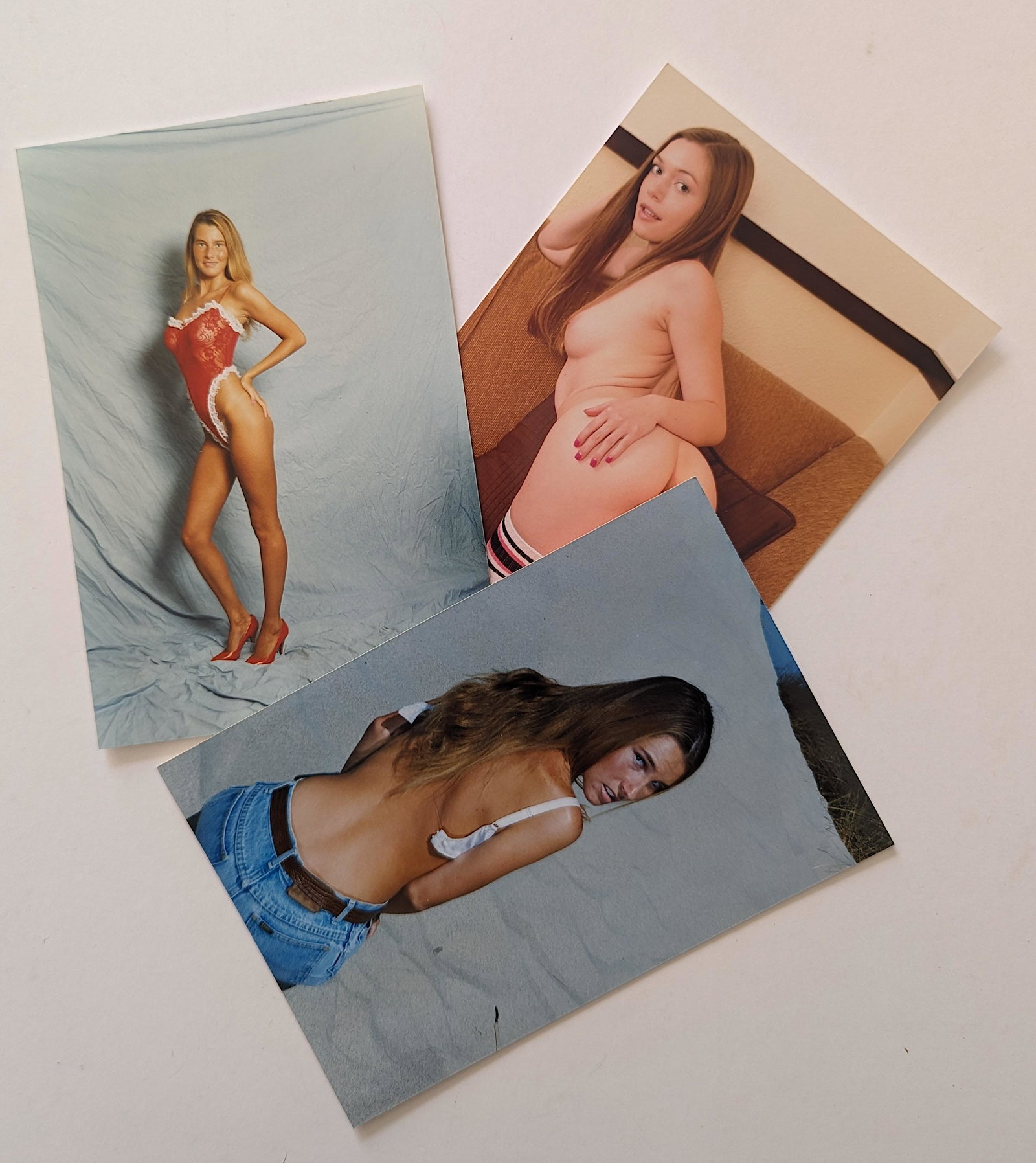 Original Set Of 3 Pin Up Models Photographs BUNNY YEAGER 10 X 8: This lot is coming from Bunny Yeager's estate/archives. Linnea Eleanor "Bunny" Yeager (March 13, 1929 - May 24, 2014) was an American photographer and pin-up model. She met Bettie Page in 1954, and to