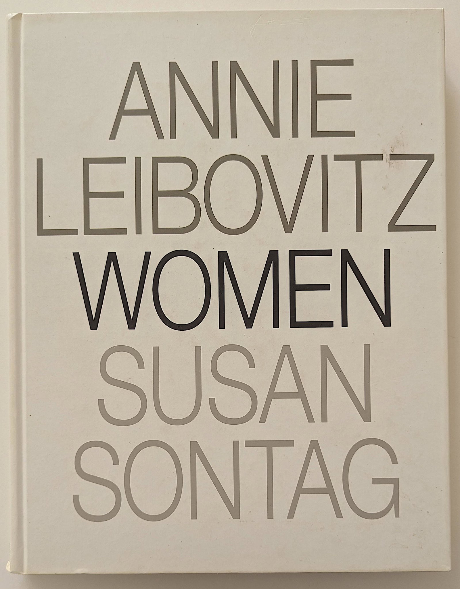 Book Photography Annie Liebovitz WOMEN Susan Sontag: This highly collectible item (we have included quality images to show it's actual condition) is coming from the estate of a collector in RI. This lot is located in Boca Raton, Fl and its shipment will