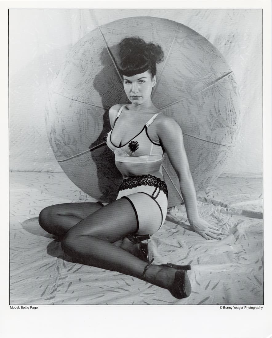 Original BUNNY YEAGER Pin Up Litho BETTIE PAGE: This lot is coming from Bunny Yeager's estate/archives. Linnea Eleanor "Bunny" Yeager (March 13, 1929 - May 24, 2014) was an American photographer and pin-up model. She met Bettie Page in 1954, and to