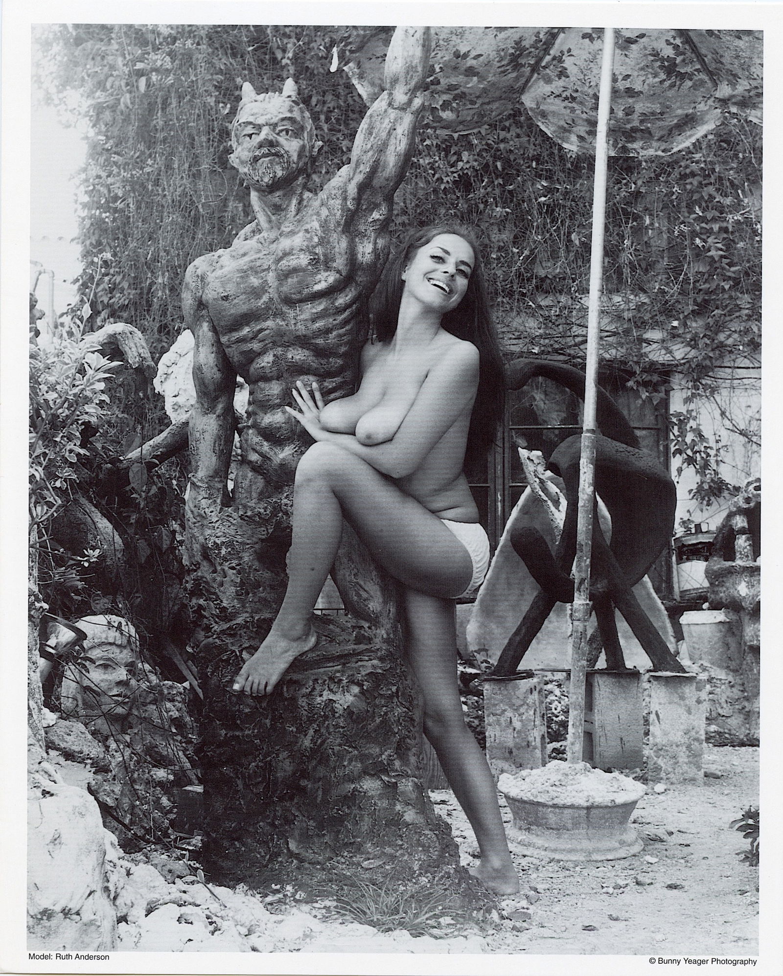 Original BUNNY YEAGER Pin Up Litho RUTH ANDERSON: This lot is coming from Bunny Yeager's estate/archives. Linnea Eleanor "Bunny" Yeager (March 13, 1929 - May 24, 2014) was an American photographer and pin-up model. She met Bettie Page in 1954, and to