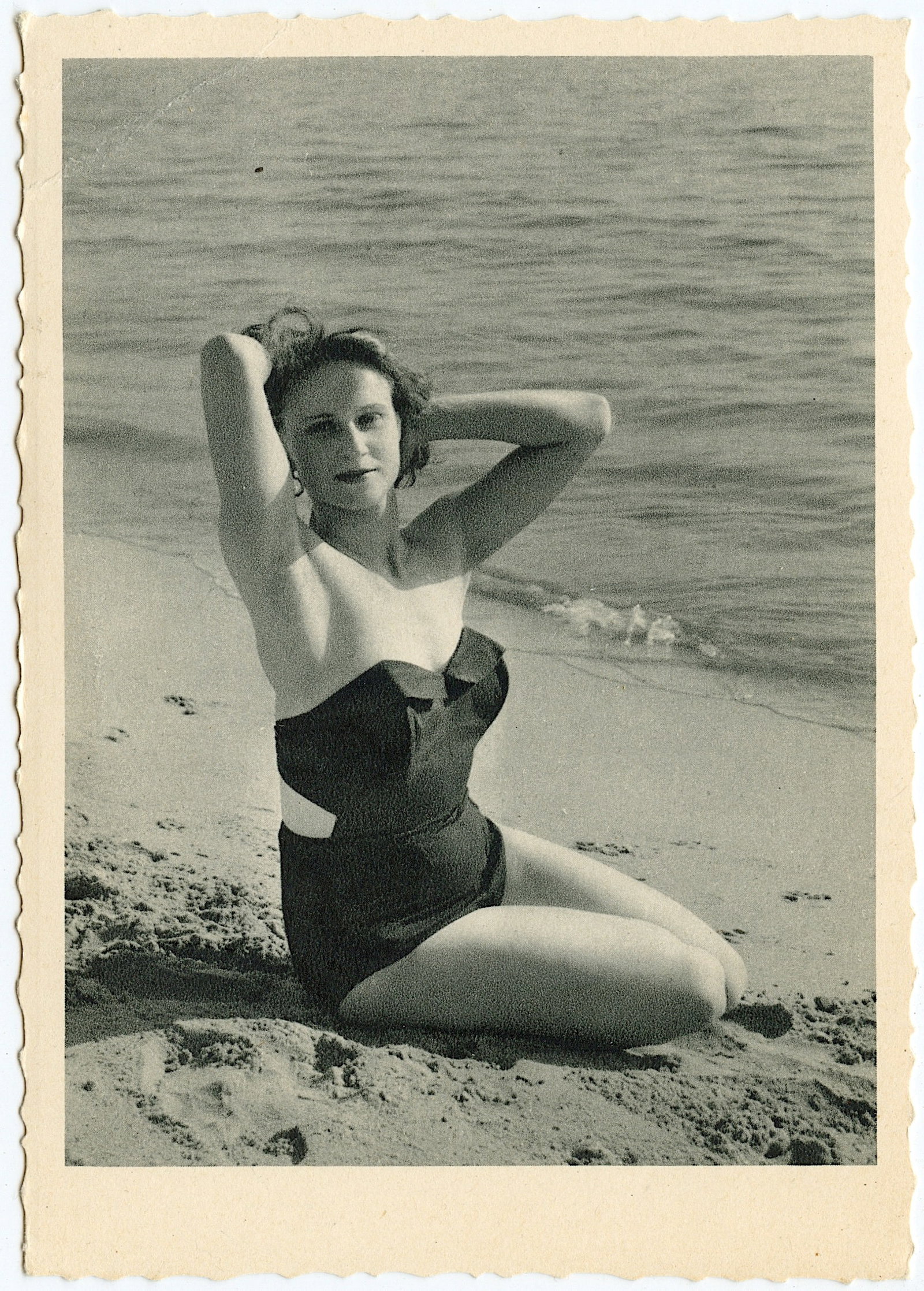 Antique Vintage Rare Original Pin Up Postcard OPP!: Vintage original Pin Up Photogravure in postcard format. DIMENSIONS:The dimensions are Approx. 4.25"x 6" (small variances can occur). This lot is located in Boca Raton, Fl and its shipment will be mad