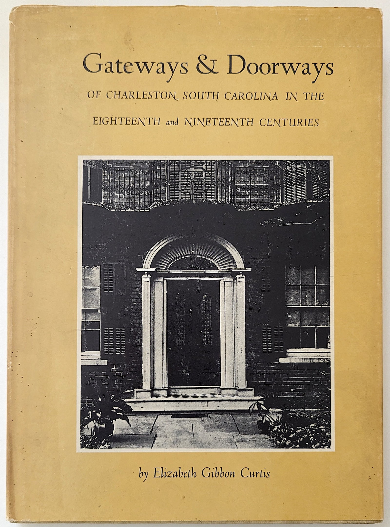 Vintage Book Gateways & Doorways Charleston SC: The provenance of this book is from a WWII veteran collector in Georgia. This lot is located in Boca Raton, Fl and its shipment will be made directly by Artelisted. Shipping insurance is the responsib
