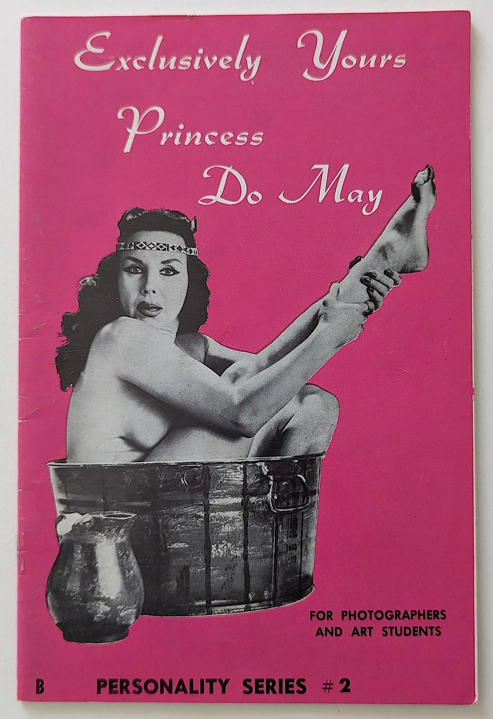 Vintage Pin Up Glamour Booklet Rare 1950s Illustrated: We have included many images to show it's actual condition. This lot is located in Boca Raton, Fl and its shipment will be made directly by Artelisted. Shipping insurance is the responsibility of the 