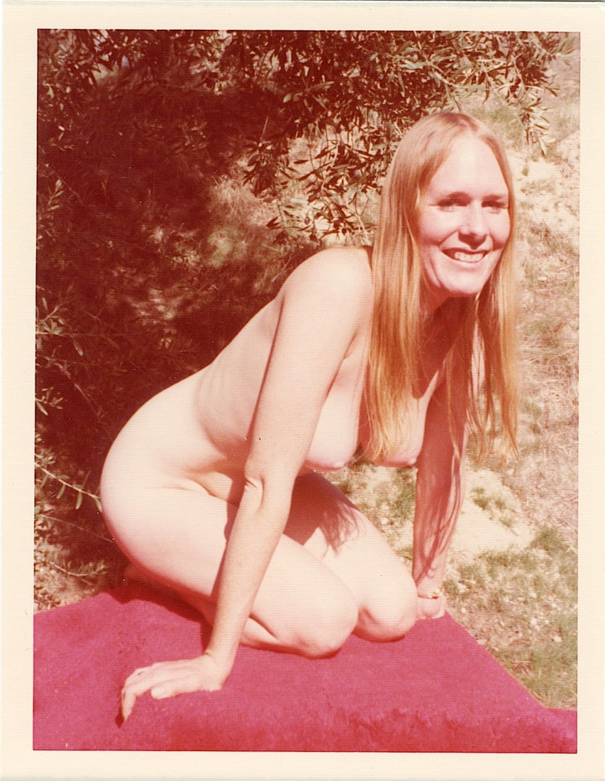 Original Kodak Pin Up Nude Color Photograph 1960s: IMPORTANT: We inform you that this item can only be shipped until the last week of October 2023. We thank you for your patience and understanding. This lot is coming from Bunny Yeager's estate/archive