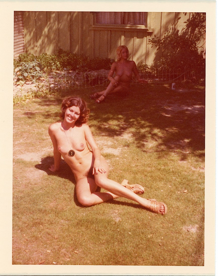 Original Kodak Pin Up Nude Color Photograph 1960s: IMPORTANT: We inform you that this item can only be shipped until the last week of October 2023. We thank you for your patience and understanding. This lot is coming from Bunny Yeager's estate/archive
