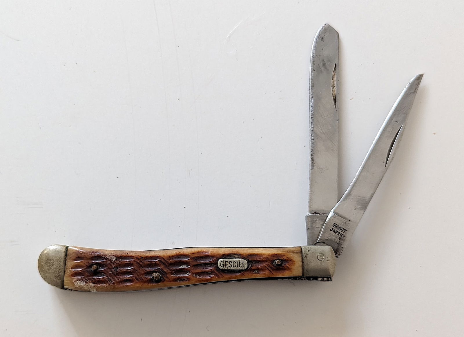 Vintage Blade Pocket Knife From Deceased Collector: These pocket Knifes arecoming from the estate of a deceased dealer/collector. They have been stored for many years and some of them are showing the old price considered by the owner. We have included