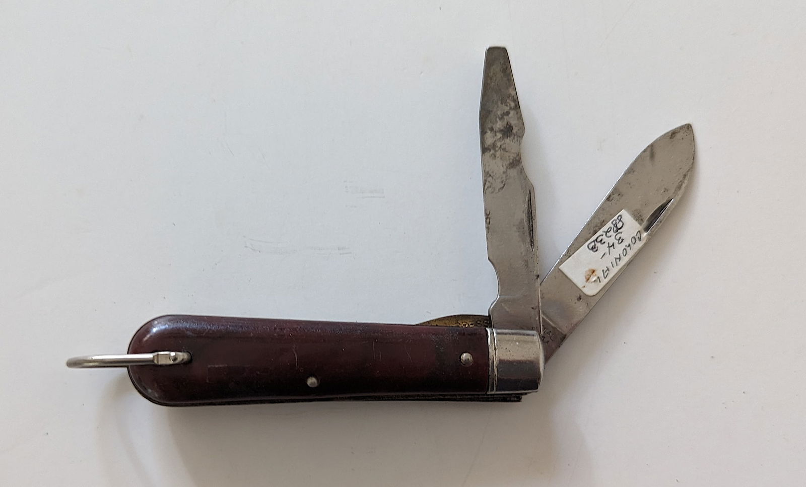 Vintage Blade Pocket Knife From Deceased Collector: These pocket Knifes arecoming from the estate of a deceased dealer/collector. They have been stored for many years and some of them are showing the old price considered by the owner. We have included