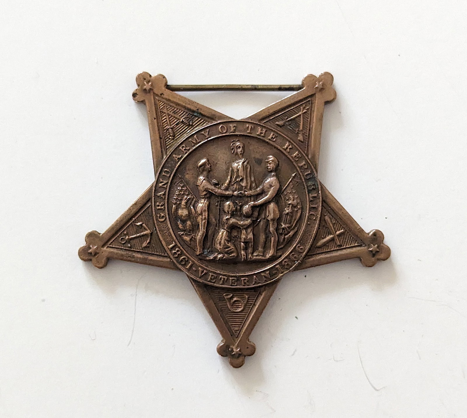 GAR Grand Army 1861-1866 Civil War Veteran Medal: This item is coming from the estate of an important military collection in Florida. This lot is located in Boca Raton, Fl and its shipment will be made directly by Artelisted. Shipping insurance is th