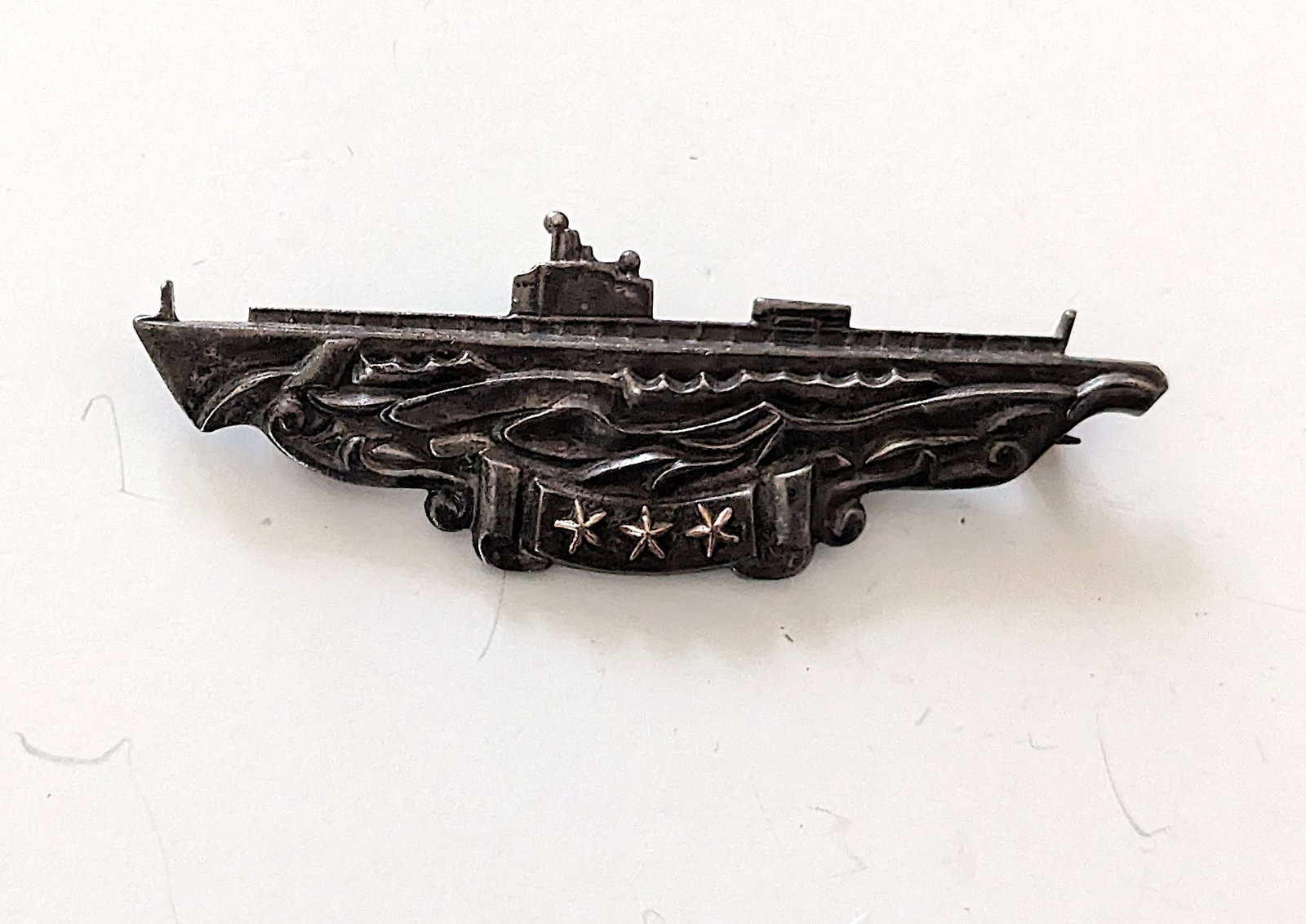 Original Sterling USN Submarine Combat Patrol Bagdge: This item is coming from the estate of an important military collection in Florida. This lot is located in Boca Raton, Fl and its shipment will be made directly by Artelisted. Shipping insurance is th