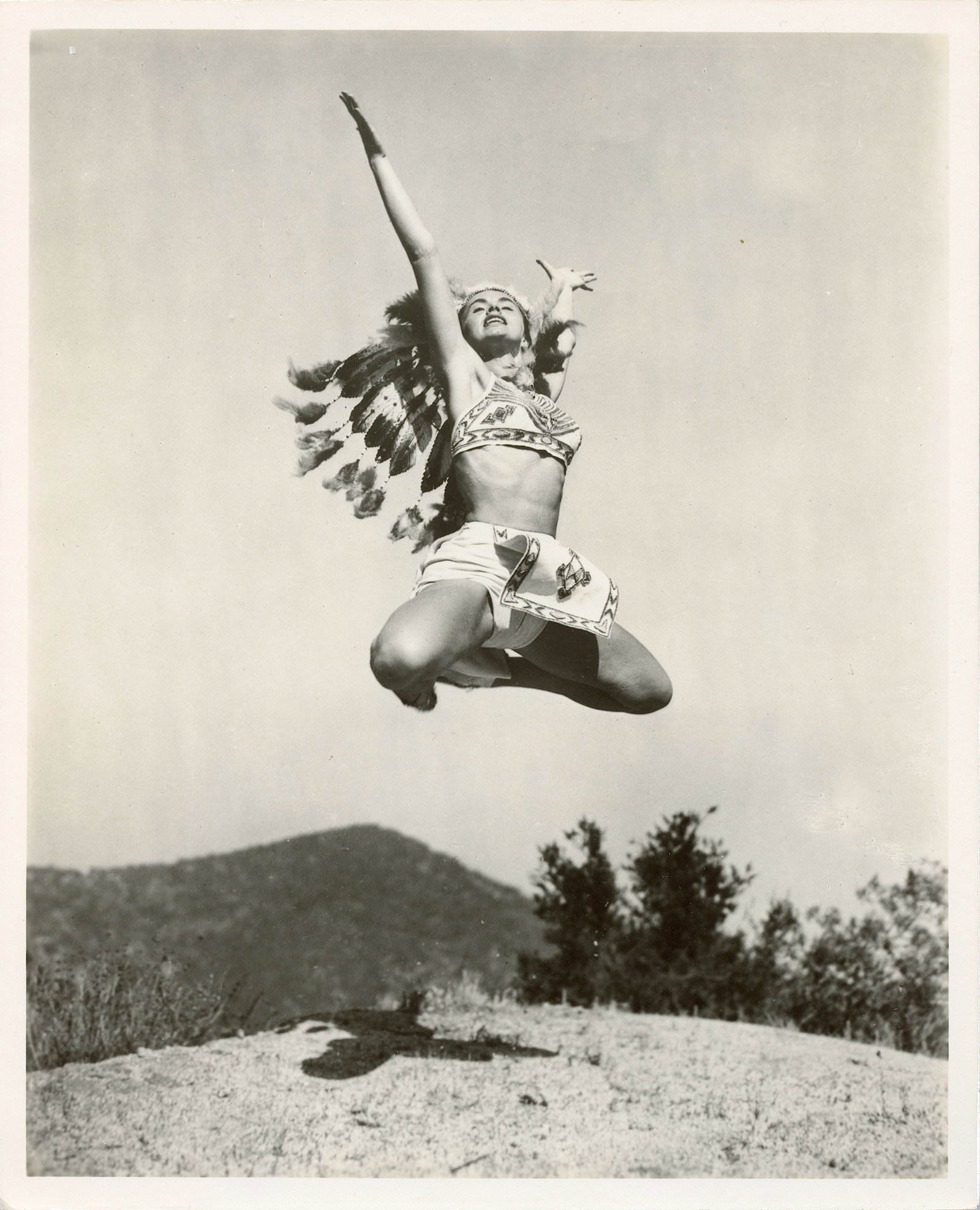 Vintage Hollywood Glamour Gelatin Photo By JOHN E. REED: The provenance of this lot is from the estate of a deceased collector in South Florida. The dimensions are Approx. 10" x 8" (small variances can occur).. (small variances can occur). This lot is locat