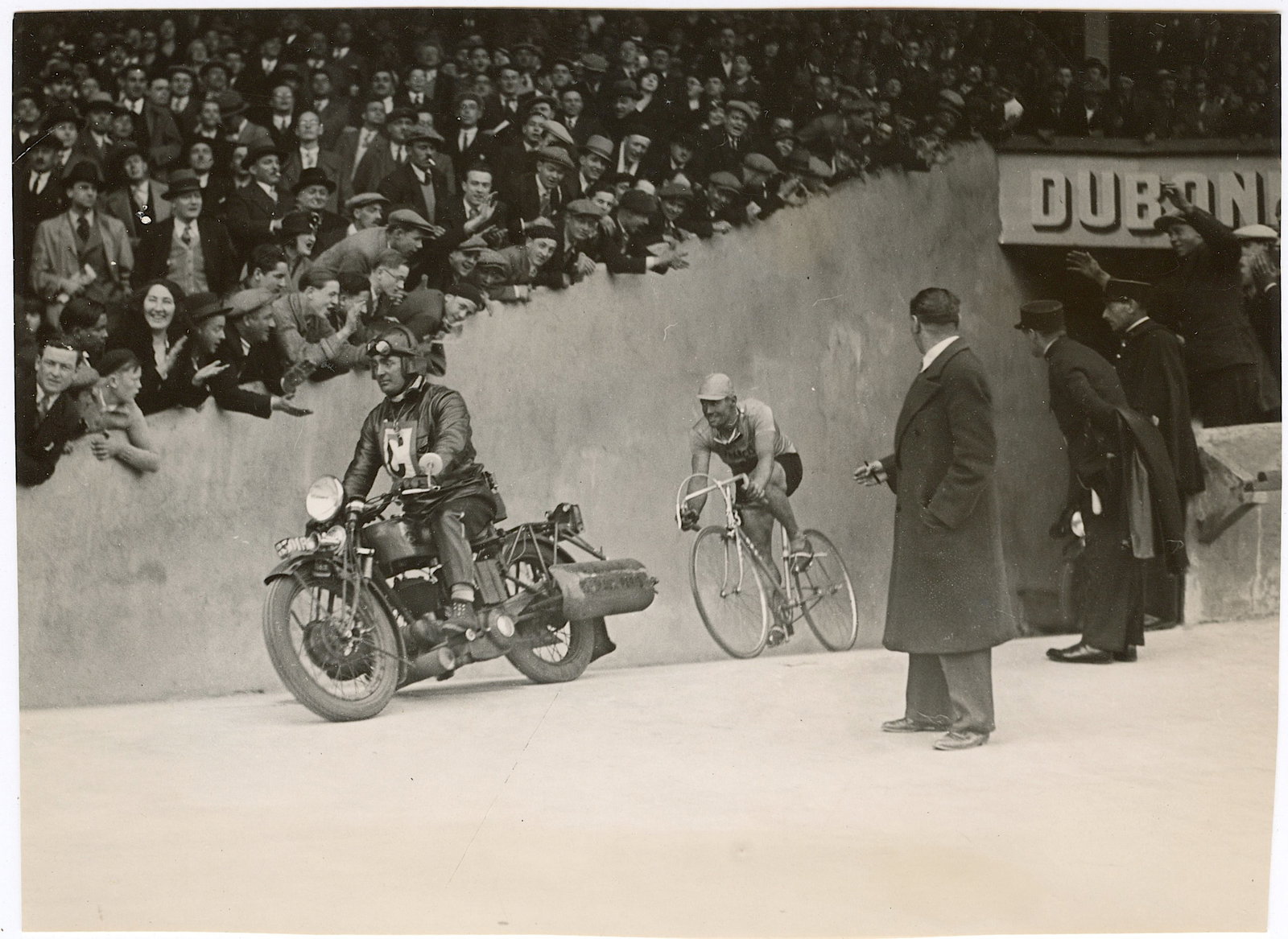 Vintage Original Photo Cyclism France Tour 1934: The provenance of this lot is from the estate of a deceased collector in Paris, France. The dimensions are Approx. 5.25" x 7.25". (small variances can occur). This lot is located in Boca Raton, Fl and
