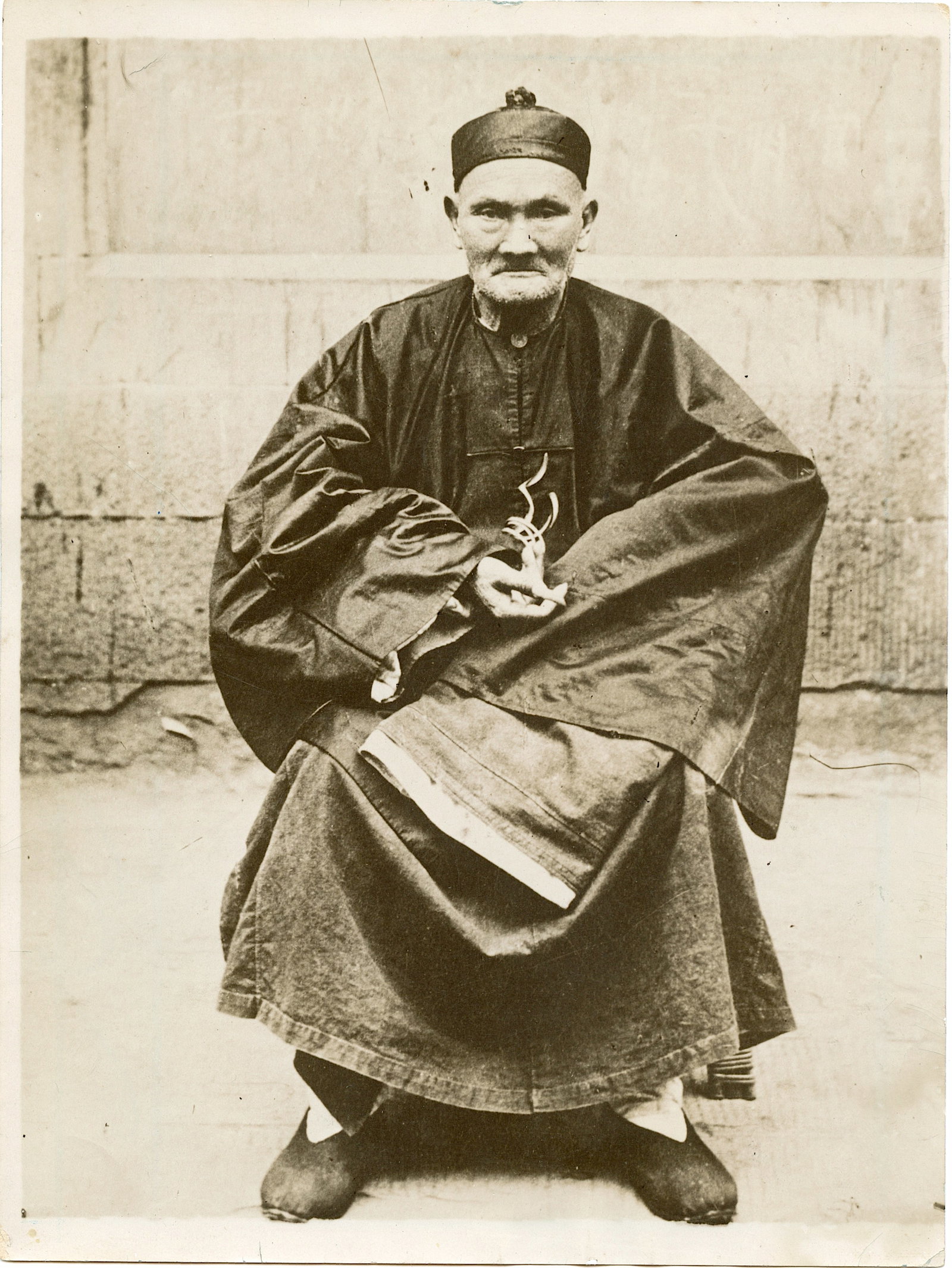 Vintage Original Photo Li Ching-Wan 253 Years Old: Photo of Chinese man with 253 years old, proven by church records. The provenance of this lot is from the estate of a deceased collector in Paris, France. The dimensions are Approx. 8" x 6". (small va
