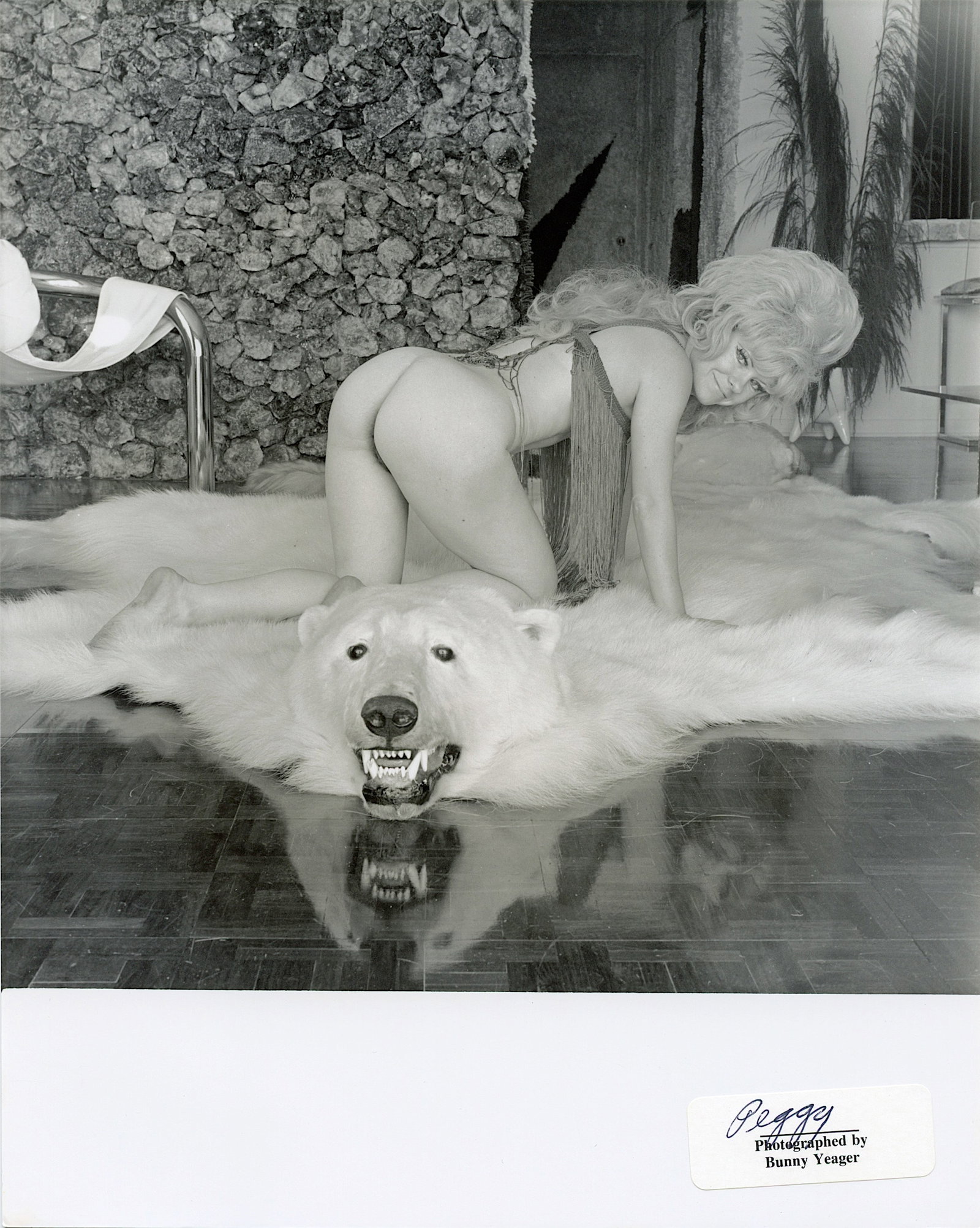 Original Photo Pin Up Estate BUNNY YEAGER 10 x 8 Inch: Labelled model PEGGY. This lot is coming from Bunny Yeager's estate/archives. Linnea Eleanor "Bunny" Yeager (March 13, 1929 - May 24, 2014) was an American photographer and pin-up model. She met Betti