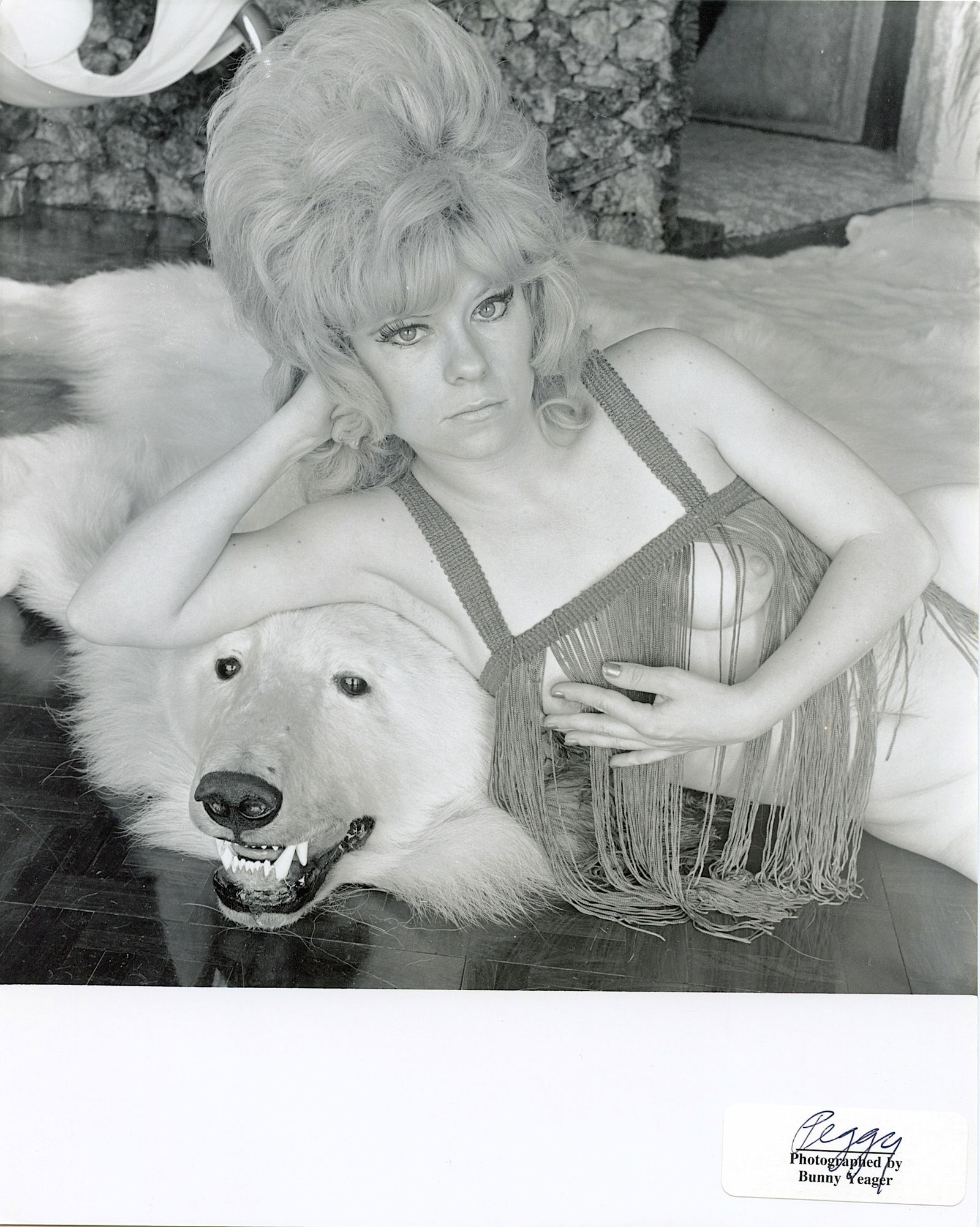Original Photo Pin Up Estate BUNNY YEAGER 10 x 8 Inch: Labelled model PEGGY. This lot is coming from Bunny Yeager's estate/archives. Linnea Eleanor "Bunny" Yeager (March 13, 1929 - May 24, 2014) was an American photographer and pin-up model. She met Betti