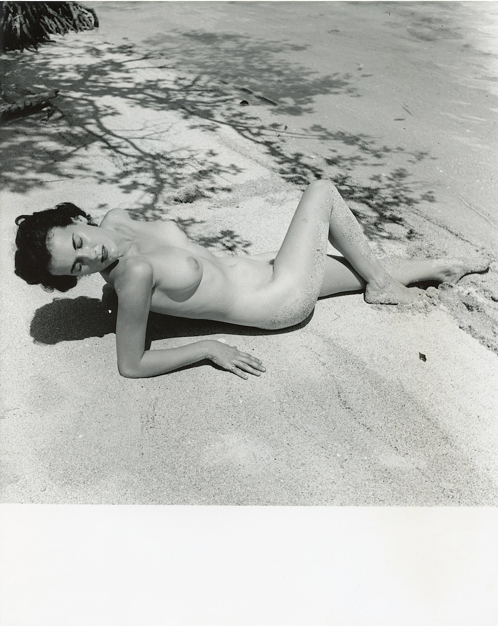 Original Photo Pin Up Estate BUNNY YEAGER 10 x 8 Inch: This lot is coming from Bunny Yeager's estate/archives. Linnea Eleanor "Bunny" Yeager (March 13, 1929 - May 24, 2014) was an American photographer and pin-up model. She met Bettie Page in 1954, and to