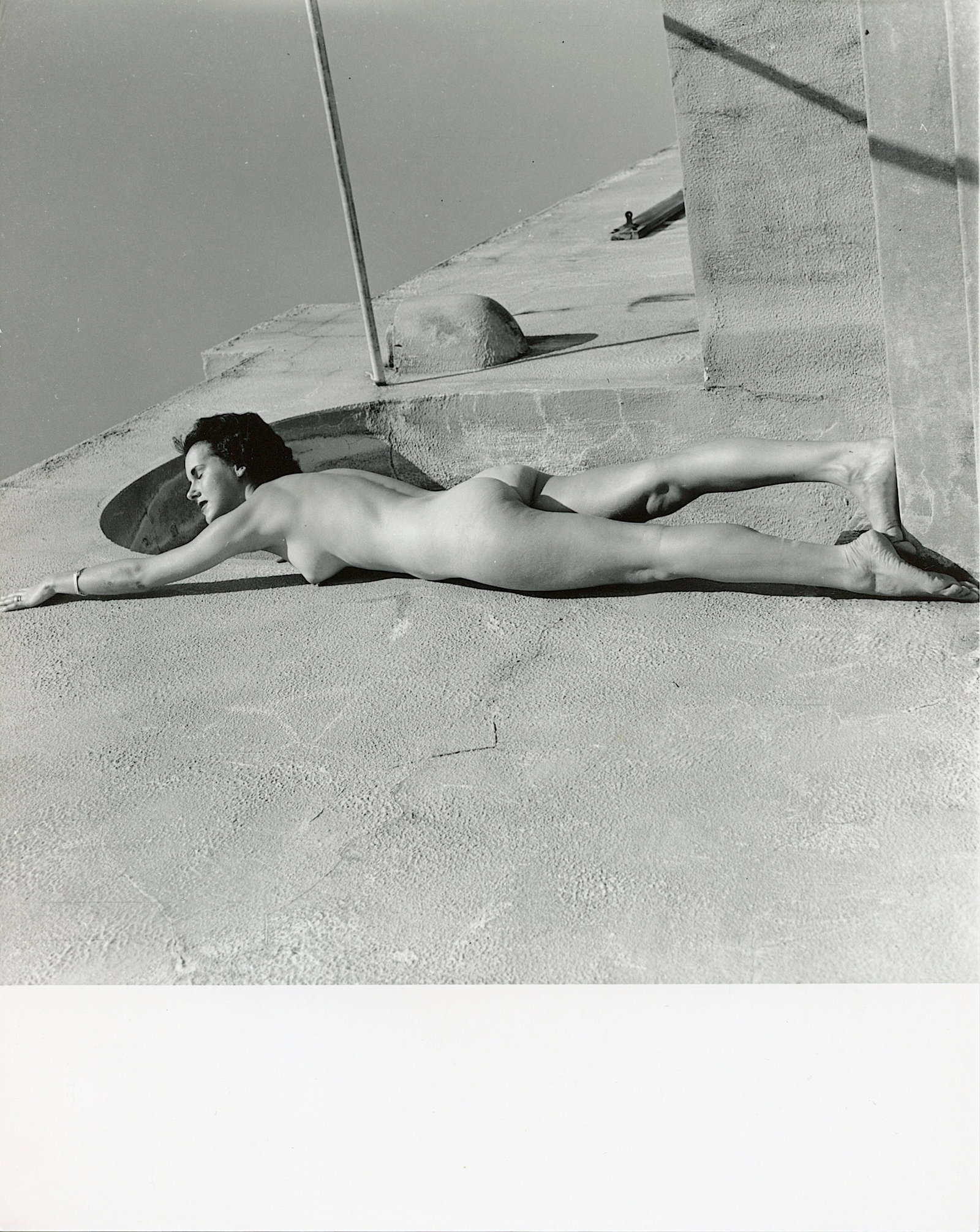 Original Photo Pin Up Estate BUNNY YEAGER 10 x 8 Inch: This lot is coming from Bunny Yeager's estate/archives. Linnea Eleanor "Bunny" Yeager (March 13, 1929 - May 24, 2014) was an American photographer and pin-up model. She met Bettie Page in 1954, and to