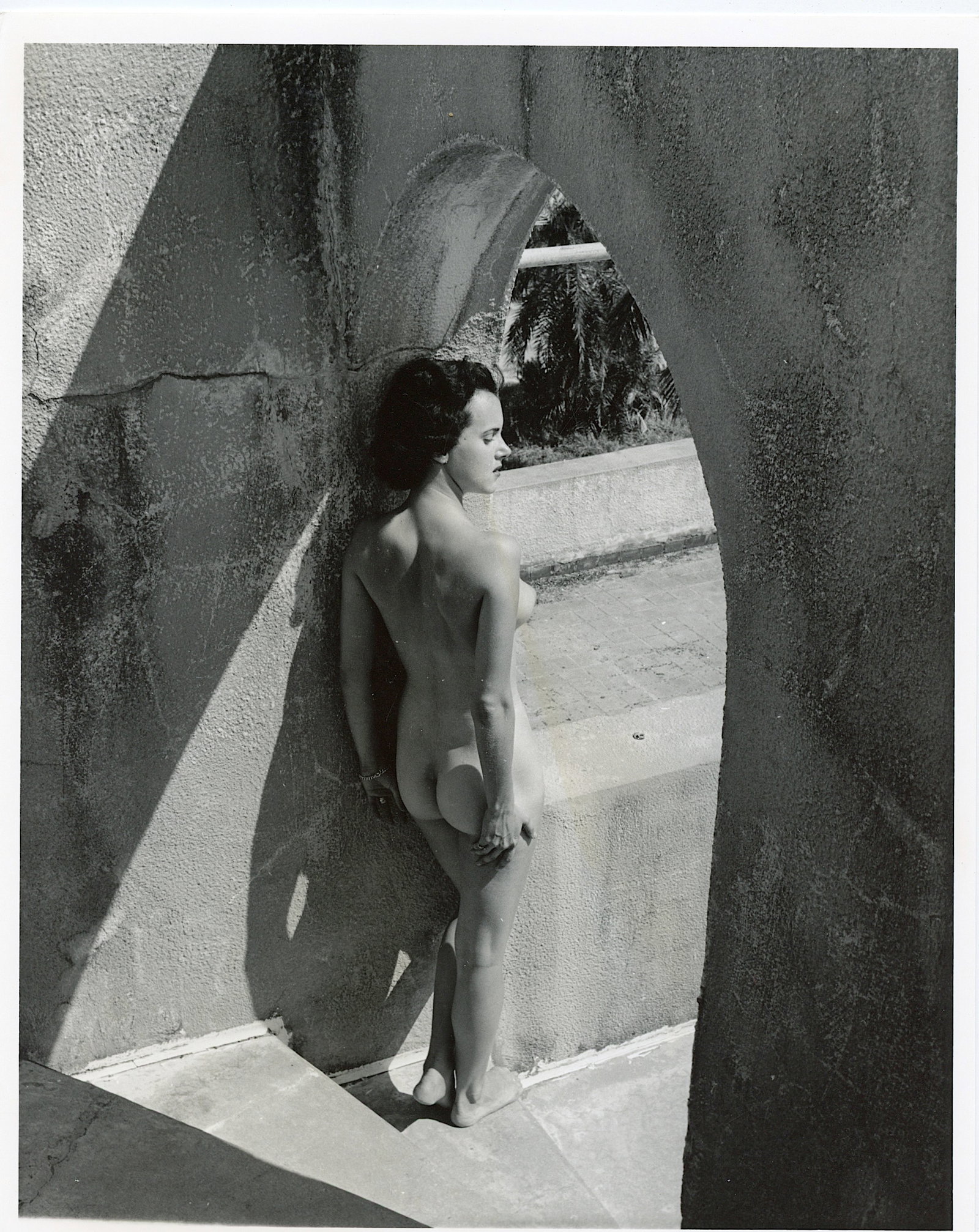 Original Photo Pin Up Estate BUNNY YEAGER 10 x 8 Inch: This lot is coming from Bunny Yeager's estate/archives. Linnea Eleanor "Bunny" Yeager (March 13, 1929 - May 24, 2014) was an American photographer and pin-up model. She met Bettie Page in 1954, and to